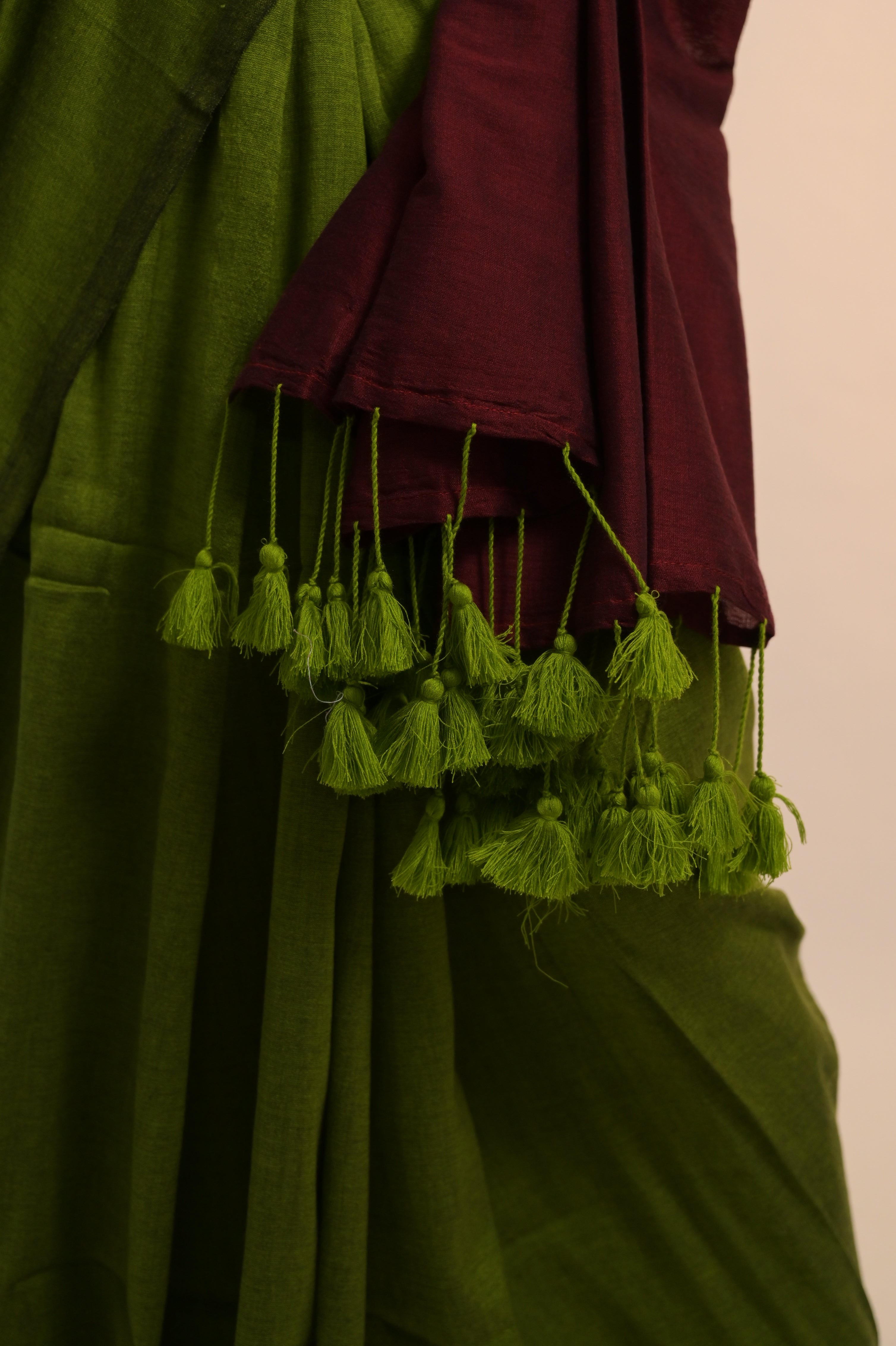 Geet Suhani I Olive Green Handloom Cotton Acrylic Saree