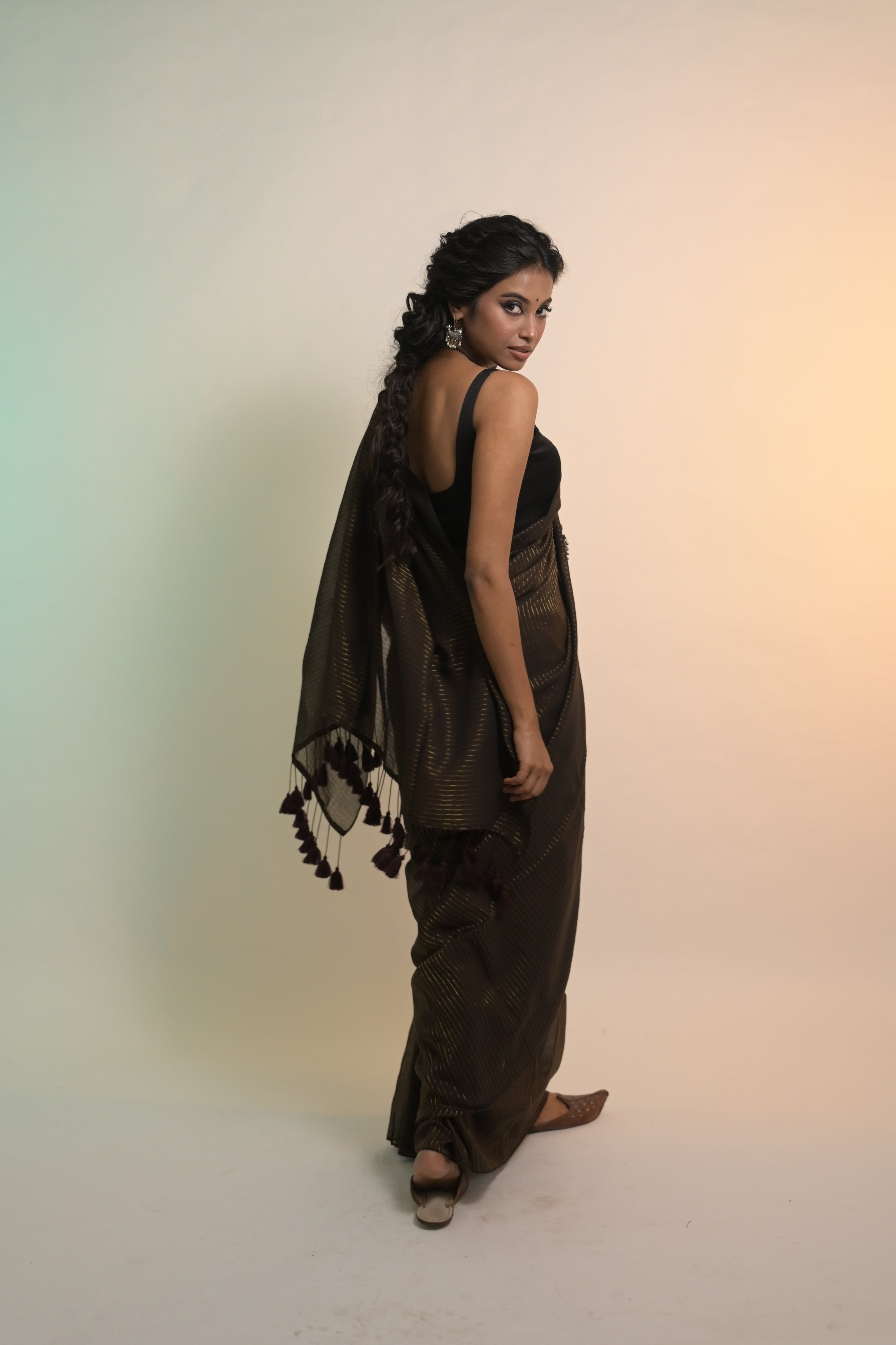 Dark Brown Handloom Mul Cotton Zari Striped Saree With Black Silk Sleeveless Blouse Combo(Zari Mridang+Galaxy)