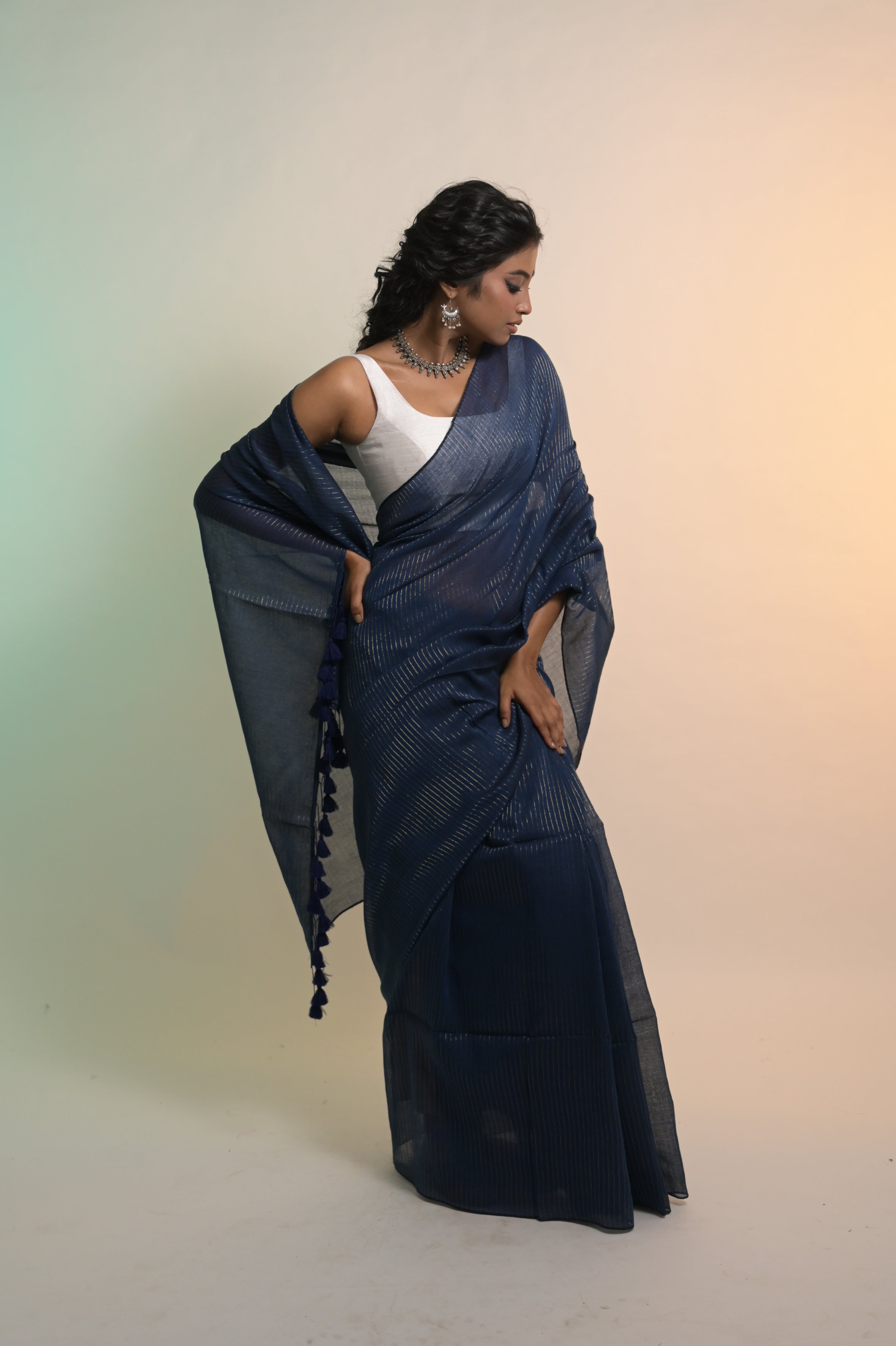 Navy Blue Handloom Mul Cotton Zari Striped Saree With White Silk Sleeveless Blouse Combo(Jal Tarang+Snowdrop)