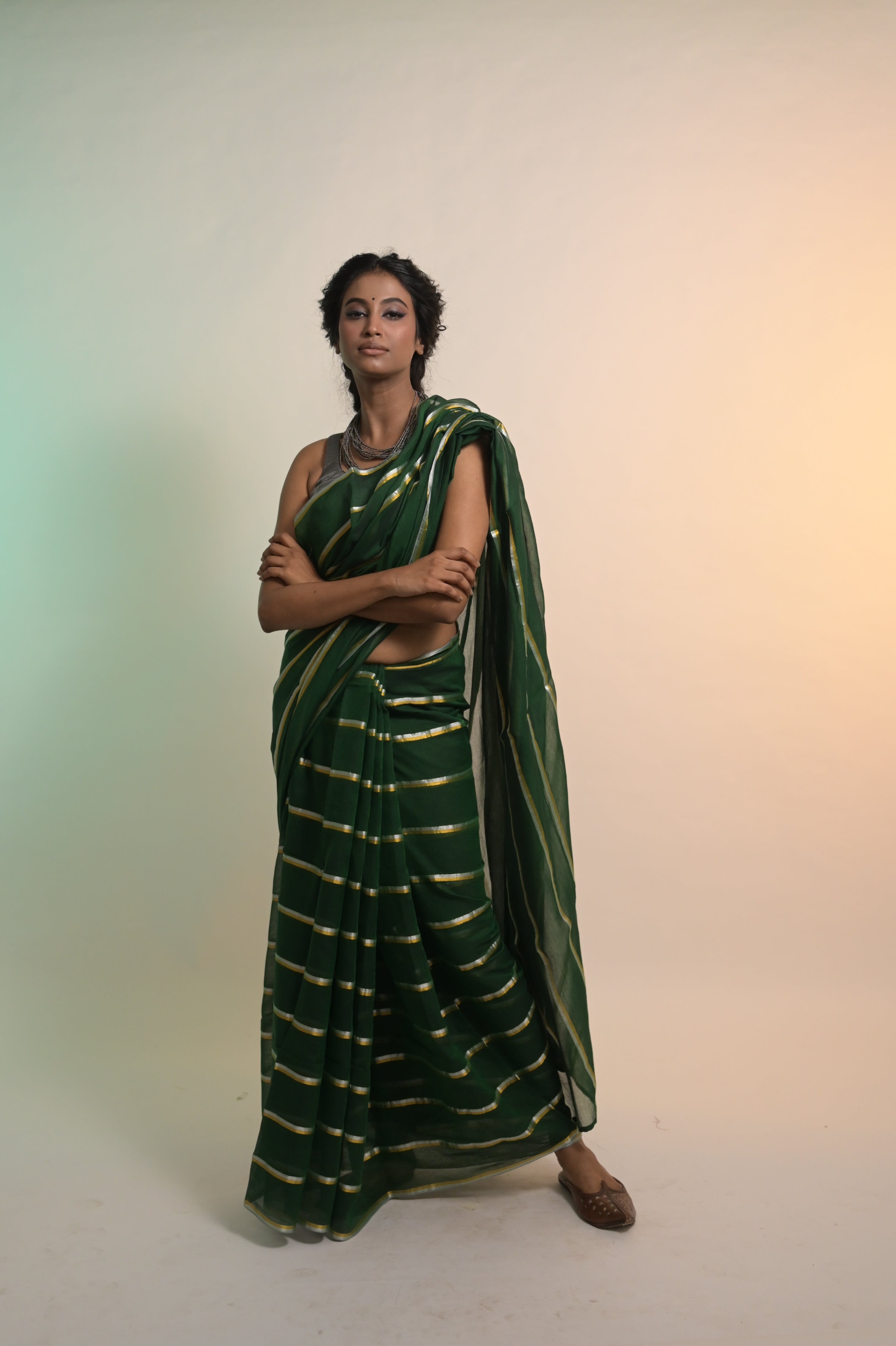 Green Handloom Mul Cotton Zari Striped Saree With Silver Tissue Sleeveless Blouse Combo(Raagvi+Kiran)