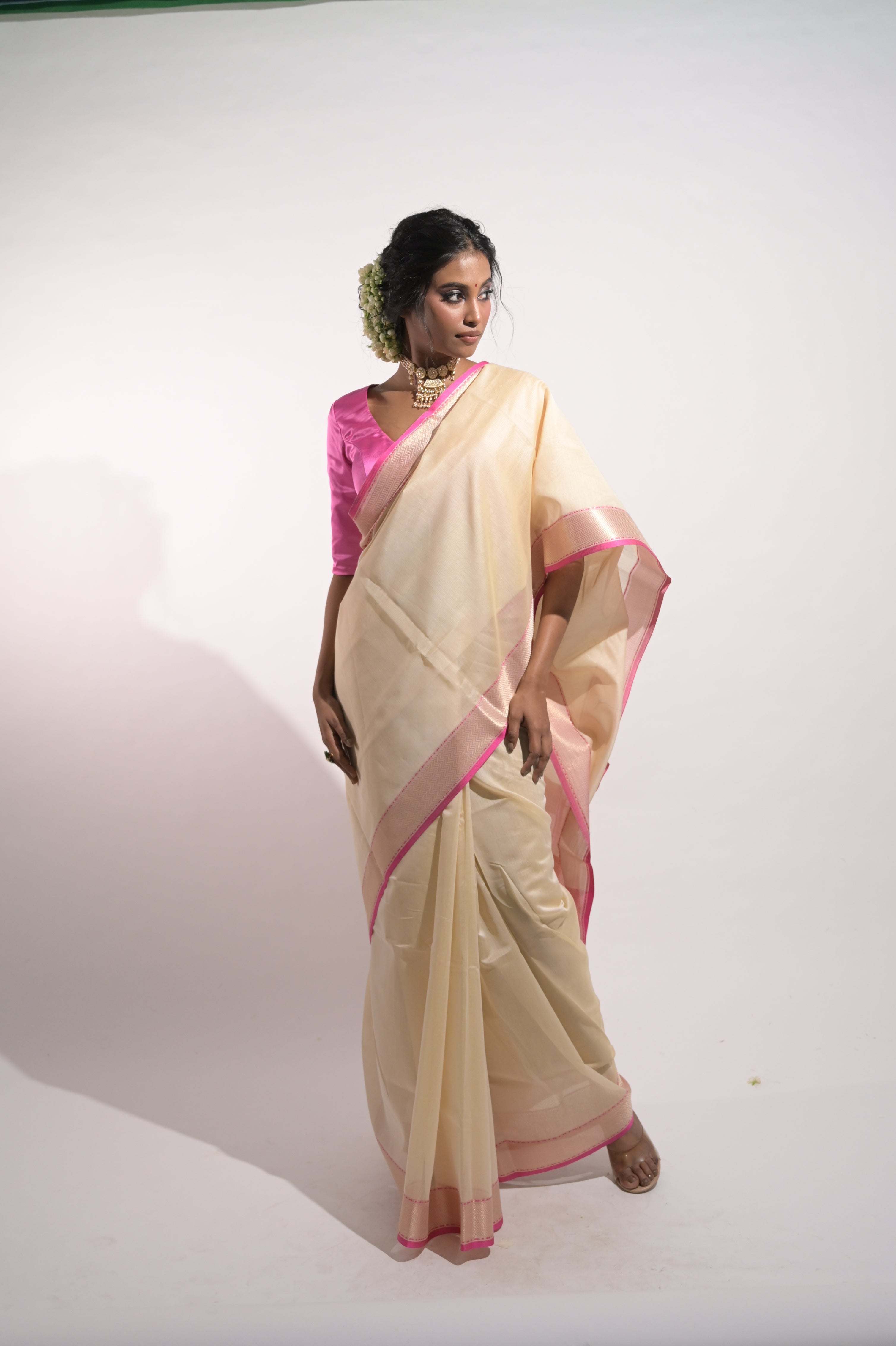 Pallavika I Ivory Handloom Cotton Banarasi Saree with Pink Pallu and floral Motifs