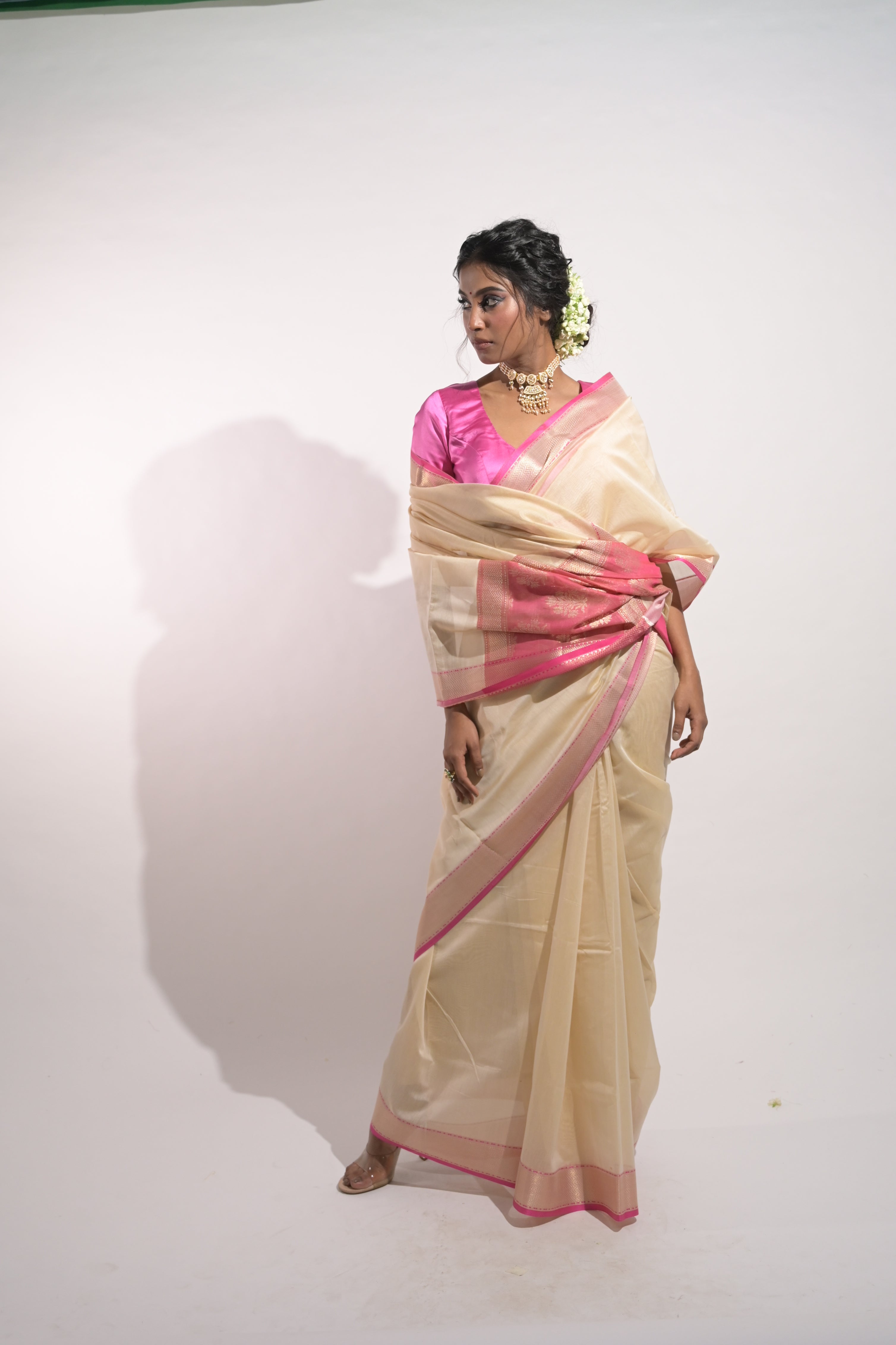 Pallavika I Ivory Handloom Cotton Banarasi Saree with Pink Pallu and floral Motifs