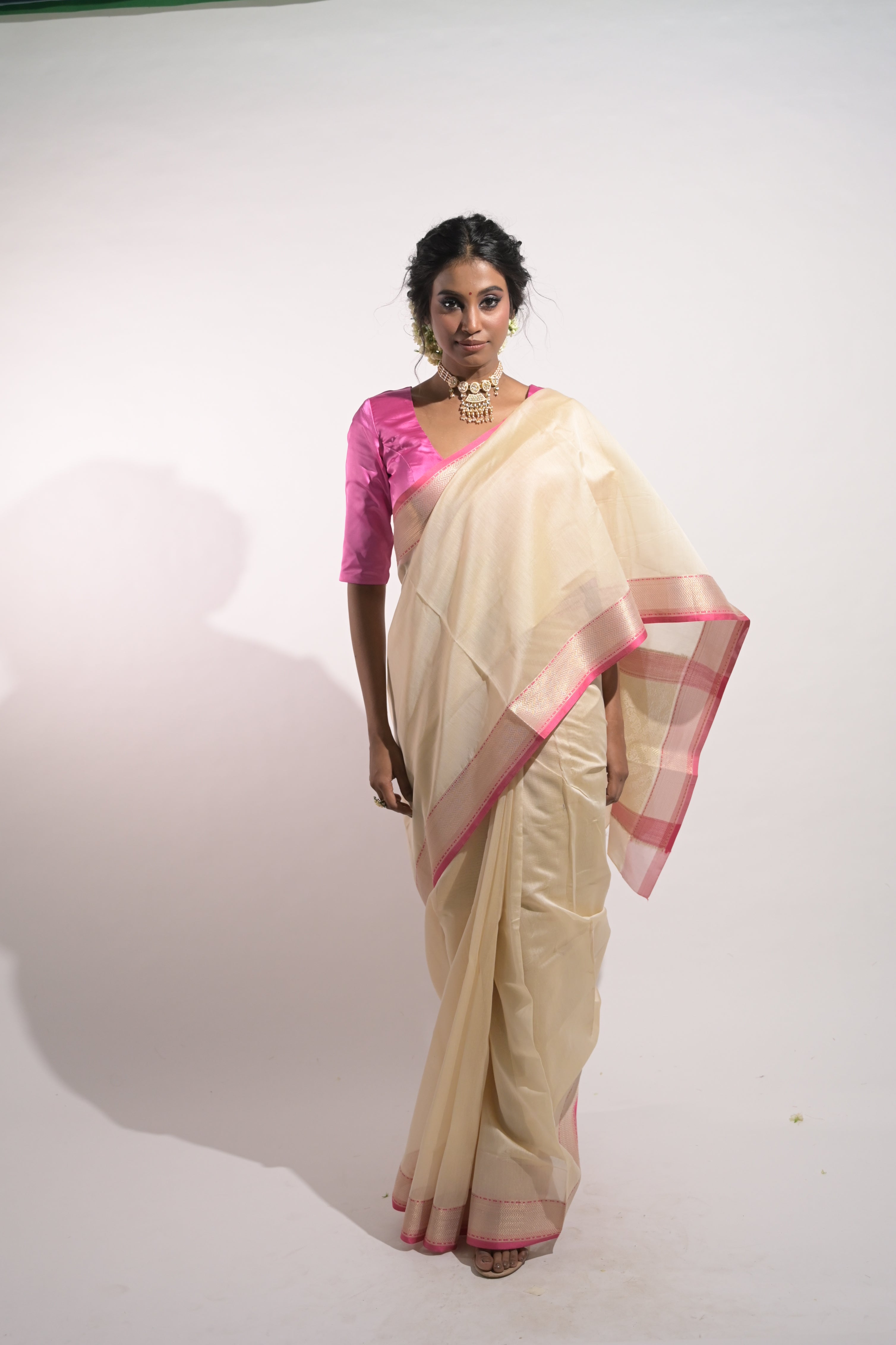 Tanirika I Ivory Handloom Cotton Banarasi Saree with Zari Border and Floral Motifs
