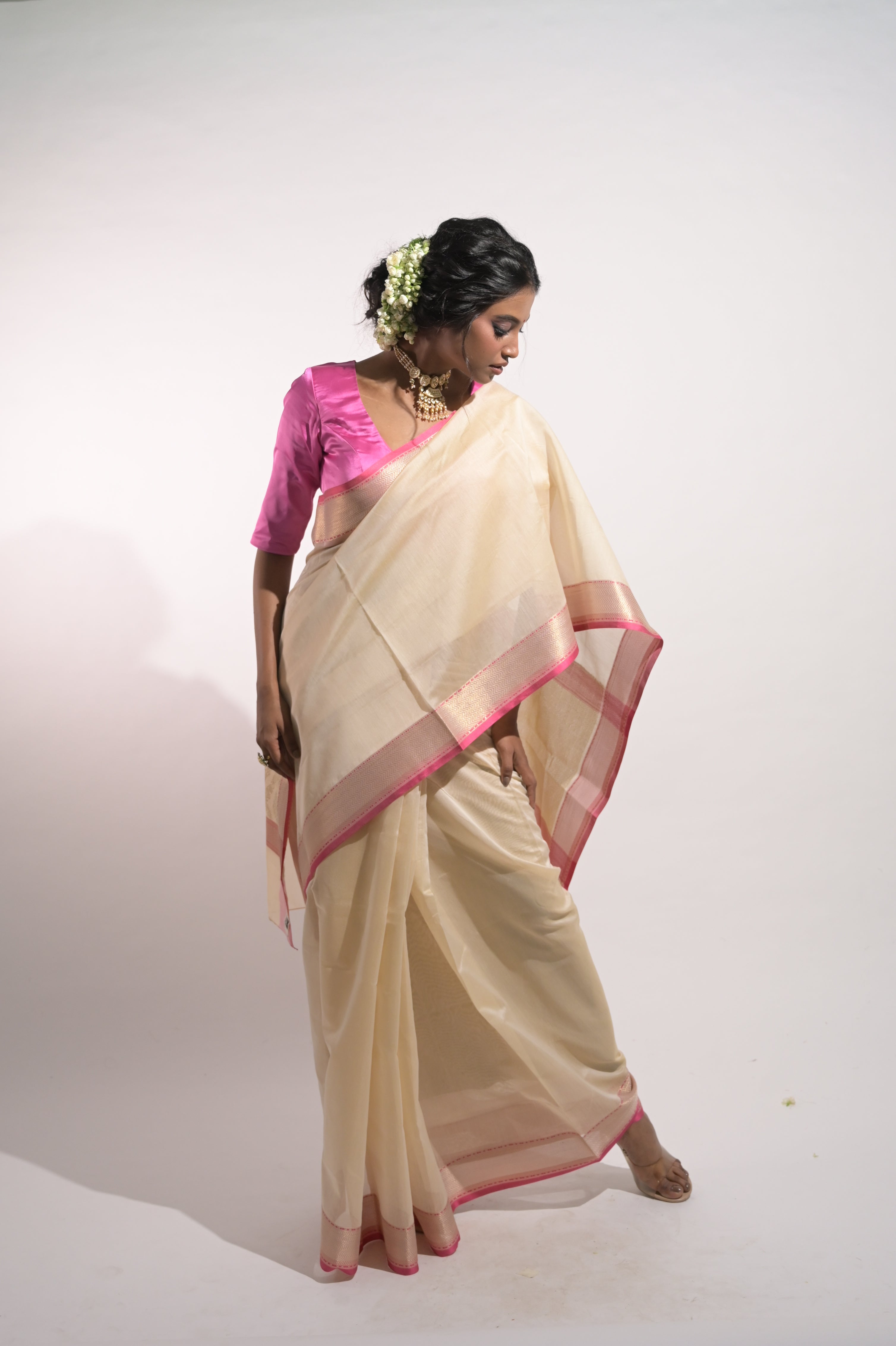 Tanirika I Ivory Handloom Cotton Banarasi Saree with Zari Border and Floral Motifs