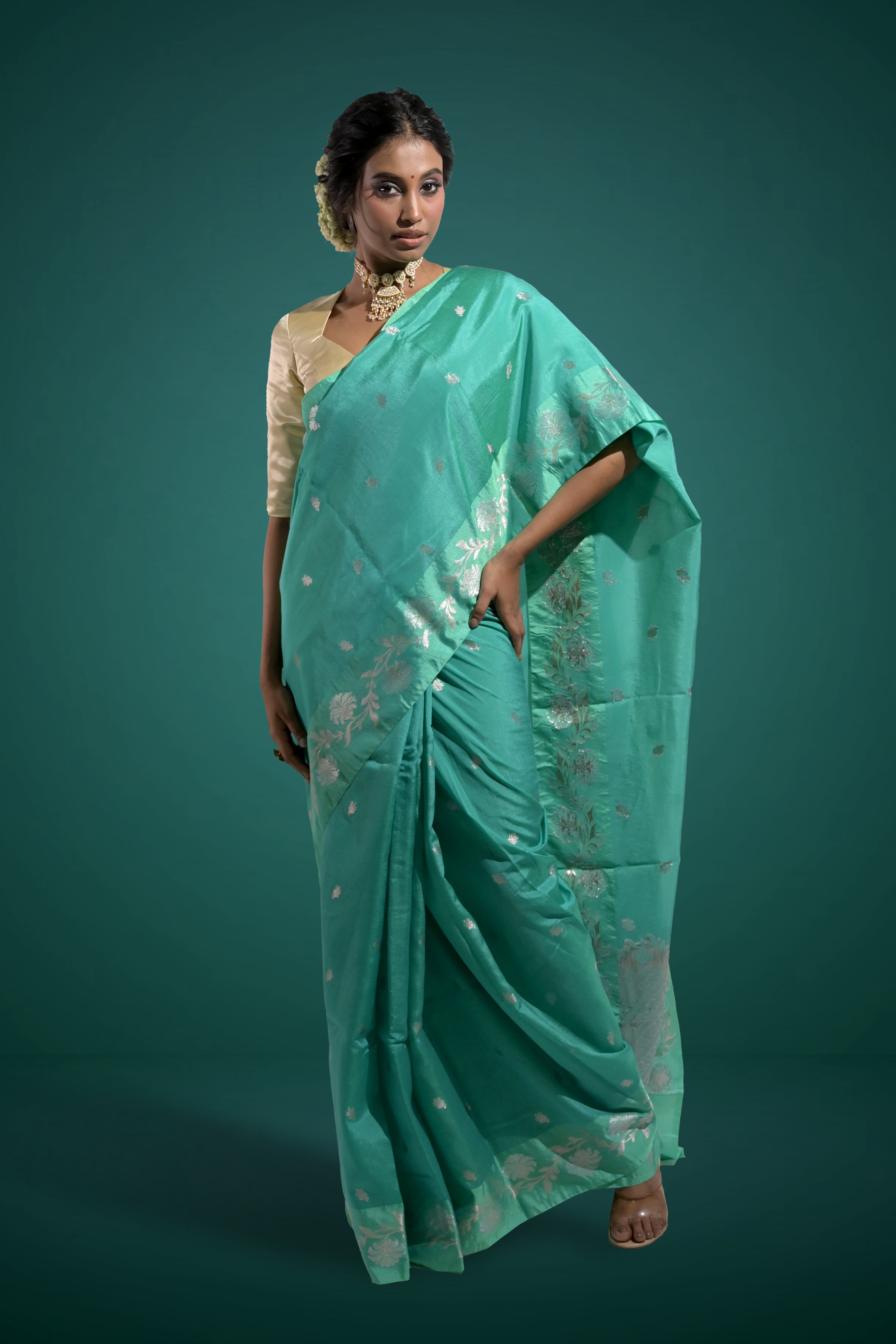 Rimjhim Dhun I Green Handloom Silk Banarasi Saree with Floral Zari Border