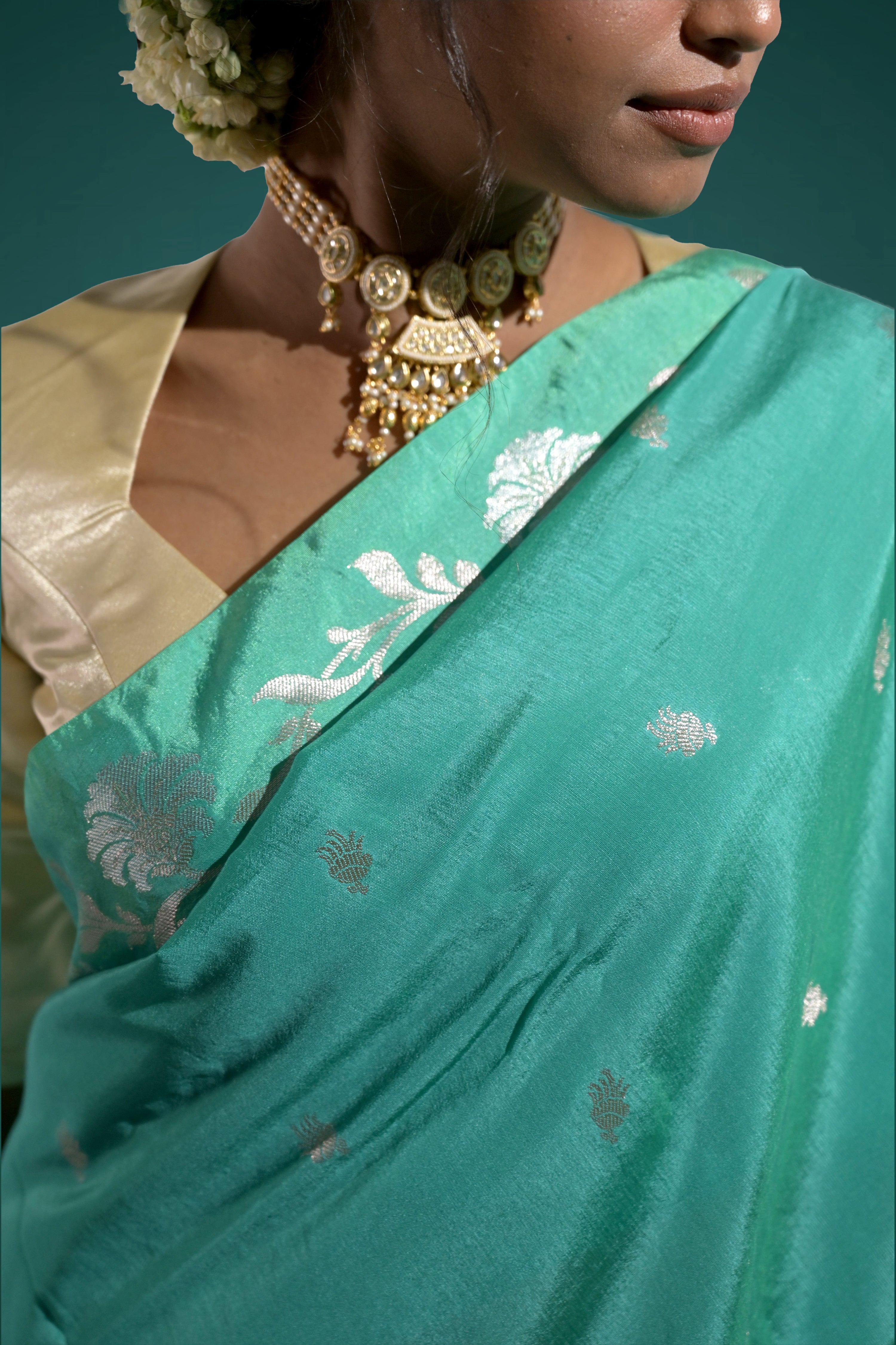Rimjhim Dhun I Green Handloom Silk Banarasi Saree with Floral Zari Border