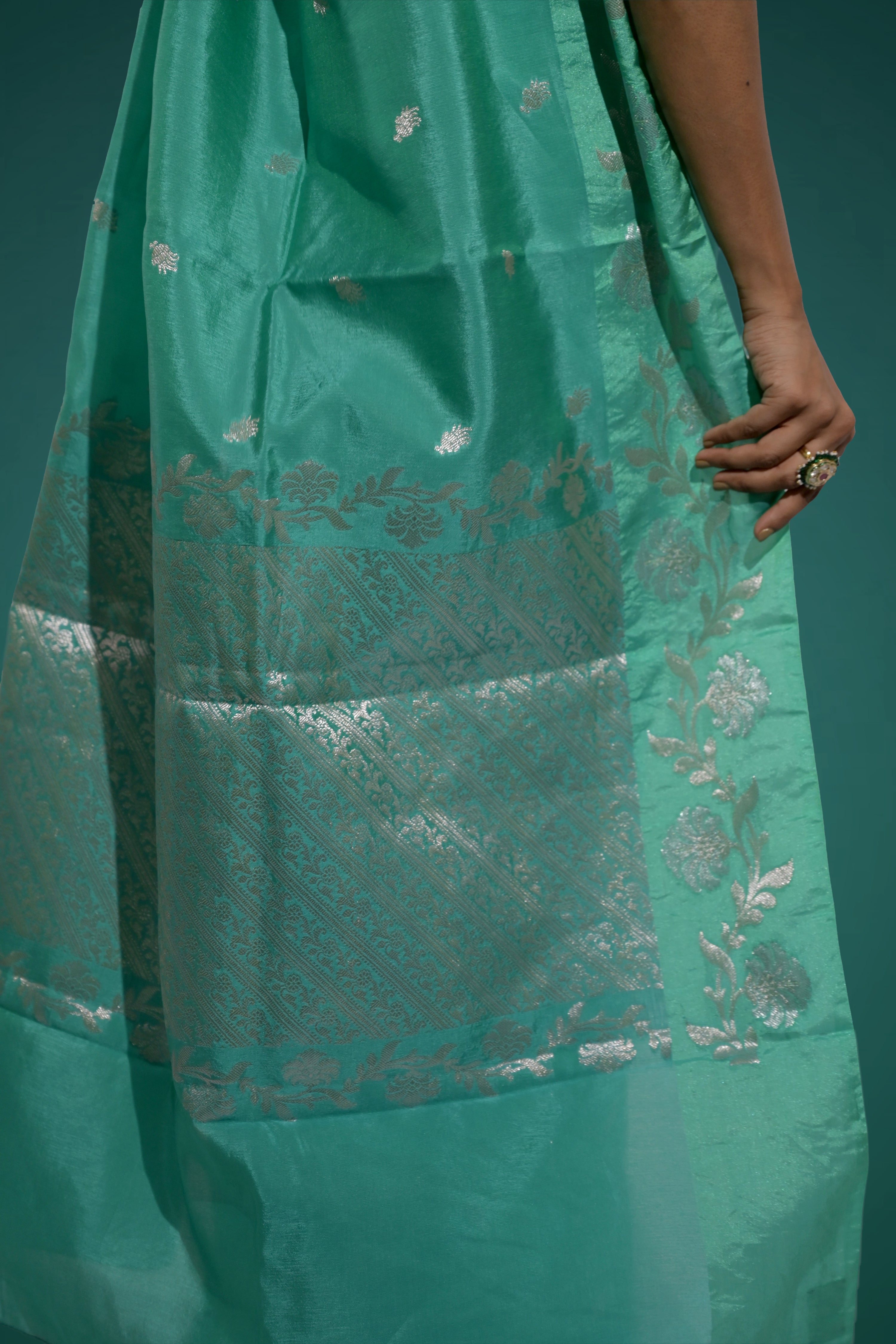 Rimjhim Dhun I Green Handloom Silk Banarasi Saree with Floral Zari Border