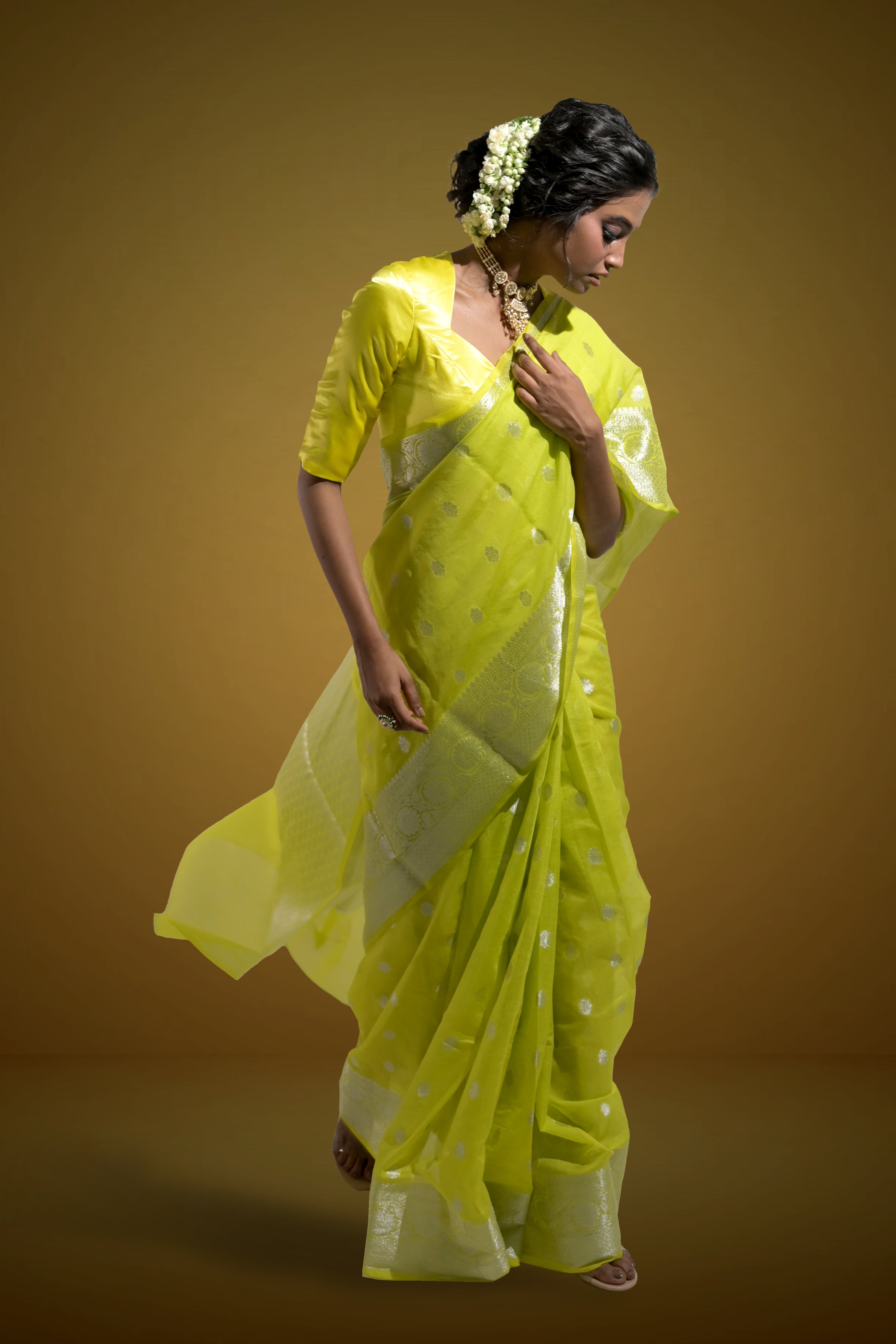Sunehri Sur I Neon Green Handloom Silk Banarasi Saree with Zari Border