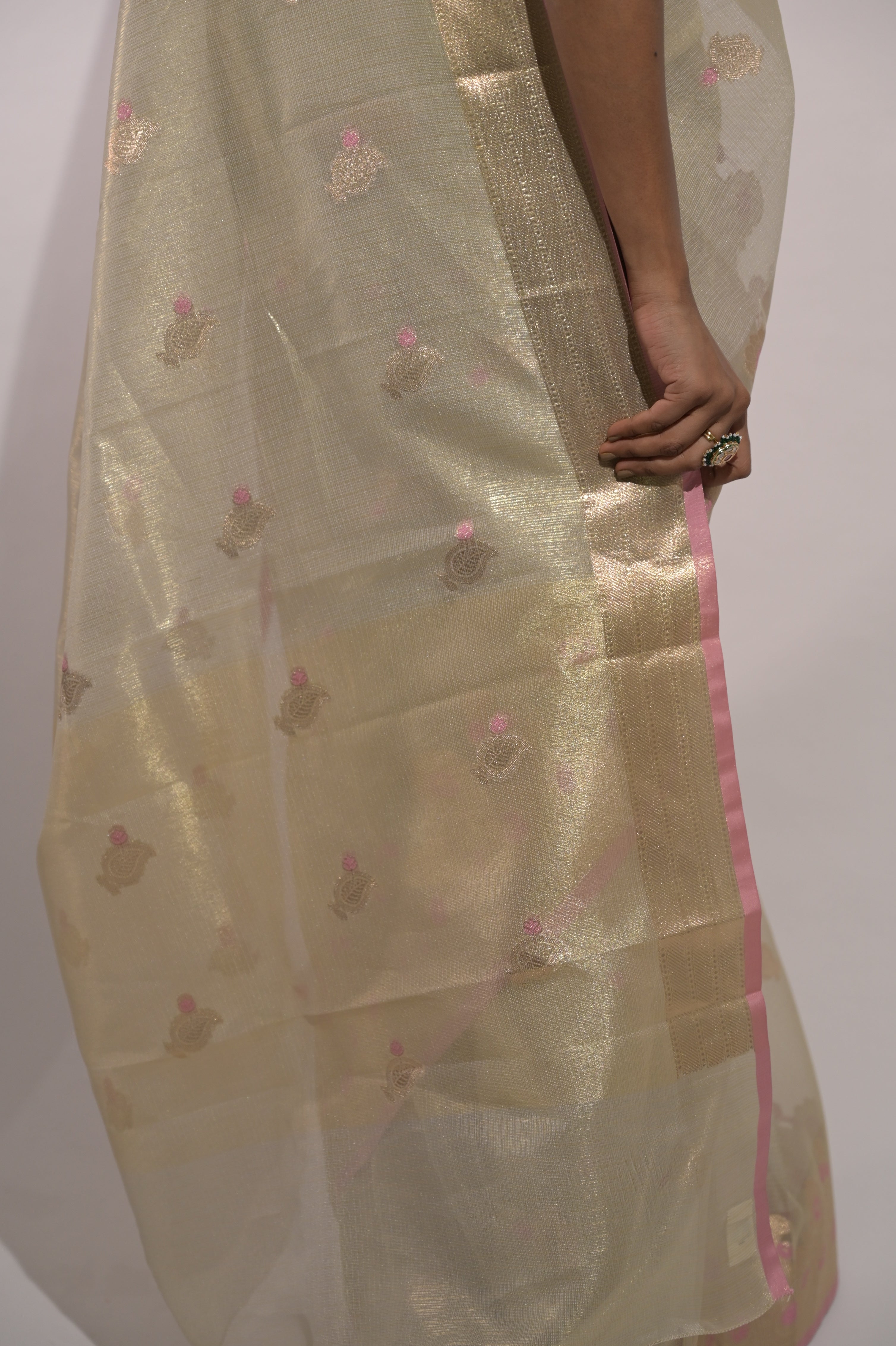 Chandana I Ivory Handloom Tissue Kota Banarasi Saree