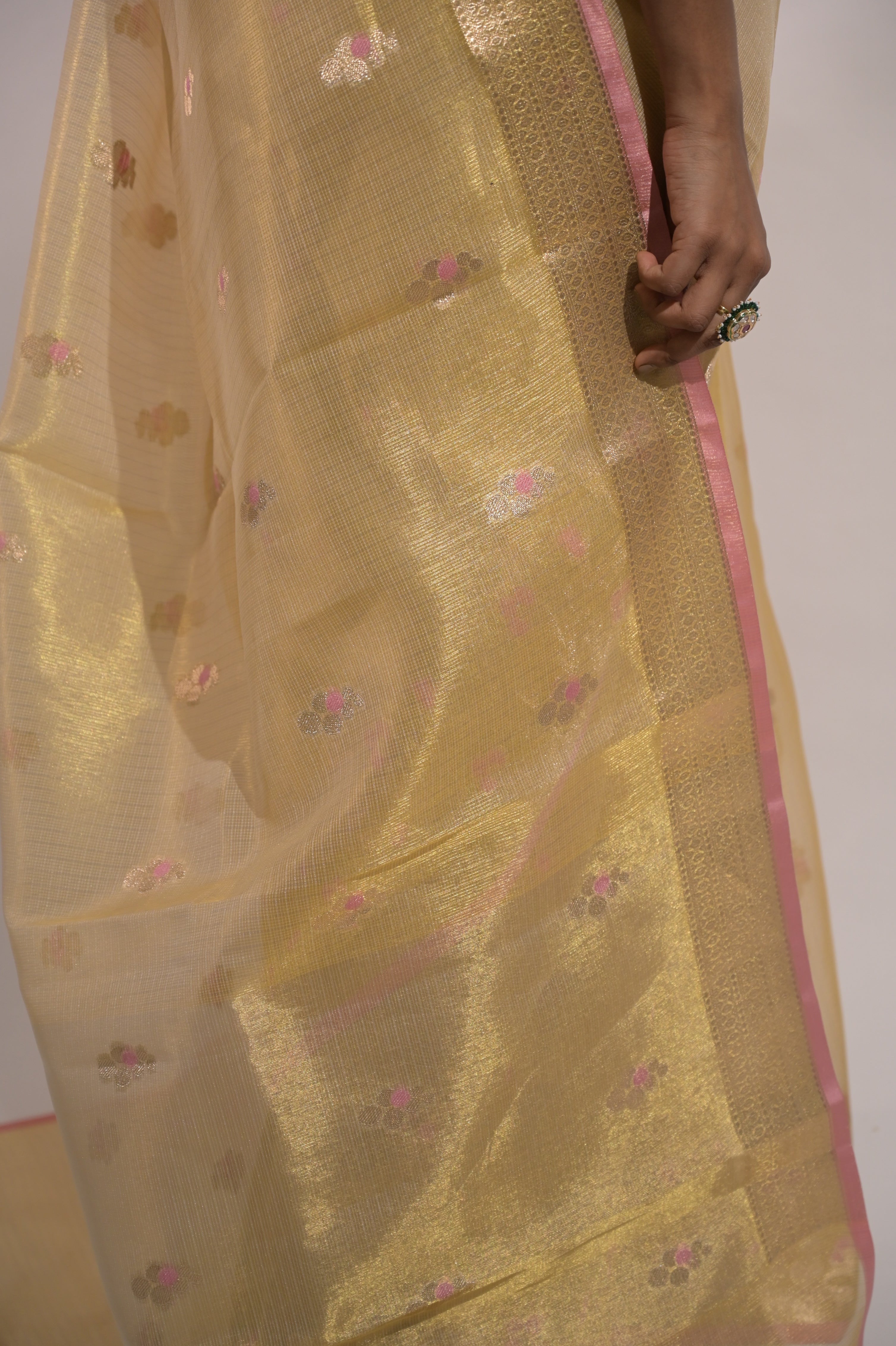 Maalika I Light Yellow Handloom Tissue Kota Banarasi Saree