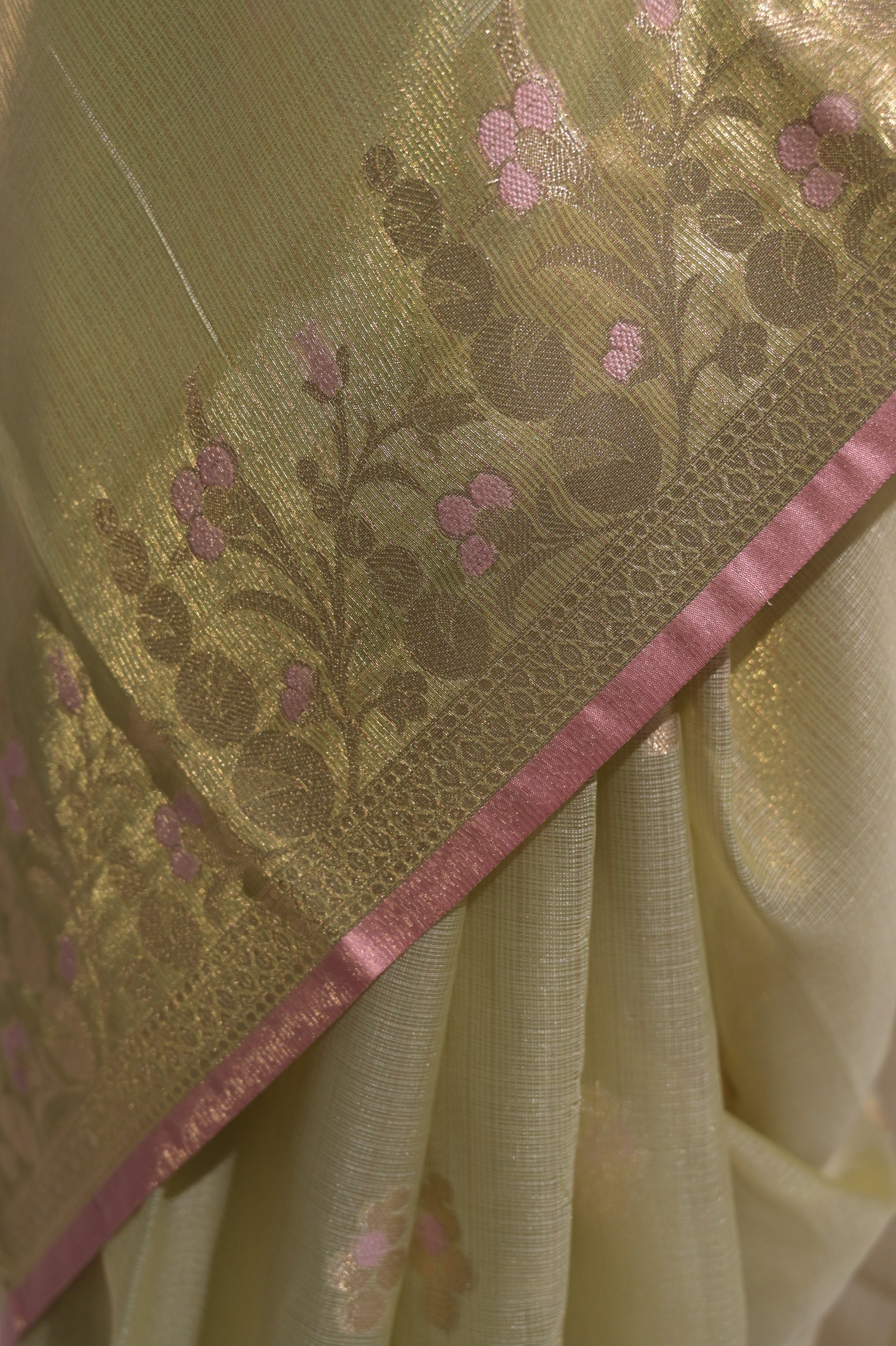 Aaranya I Pastel Green Handloom Tissue Kota Banarasi Saree