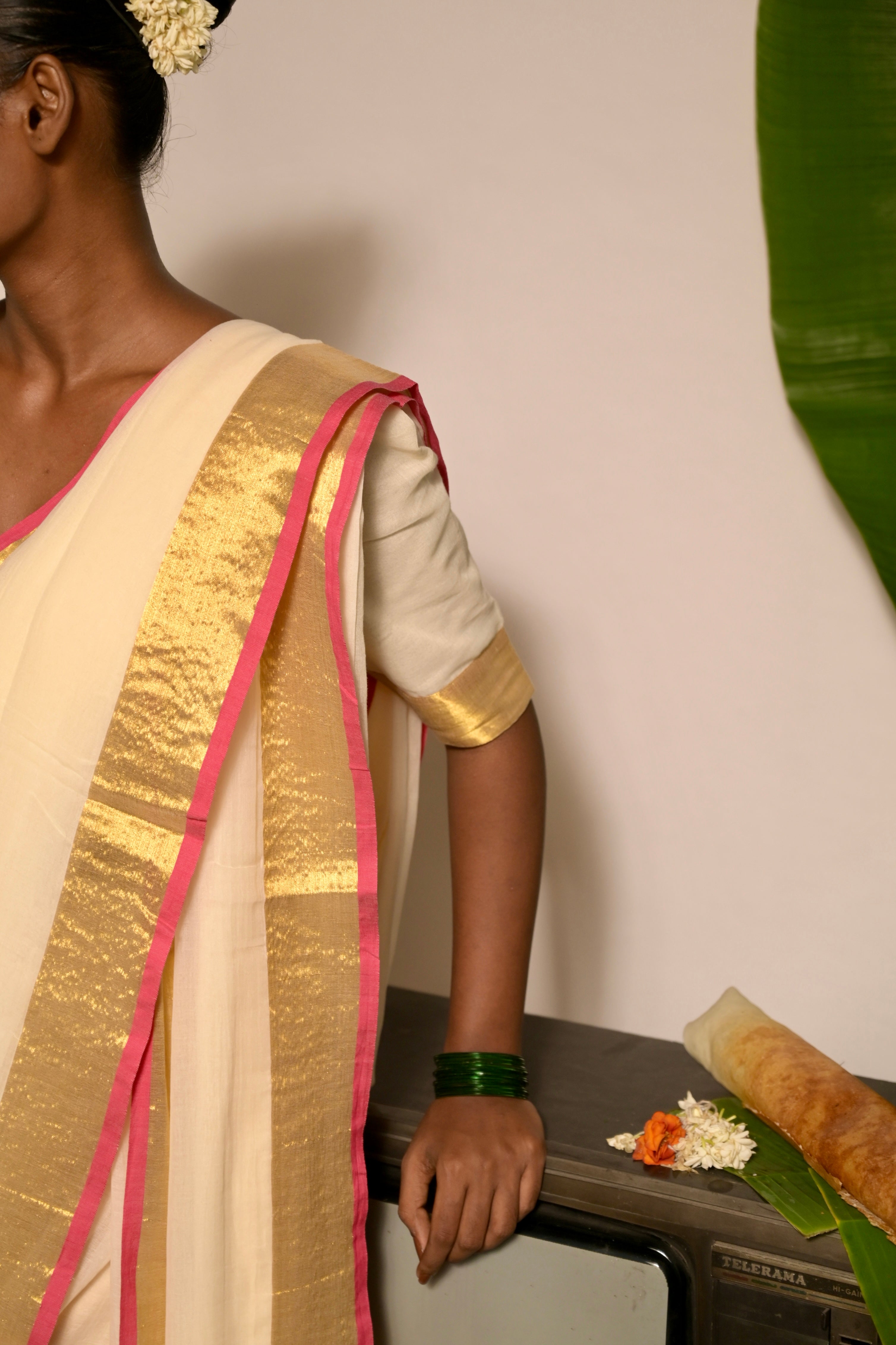 Chandralekha I Off white mul cotton handwoven saree with golden and pink border