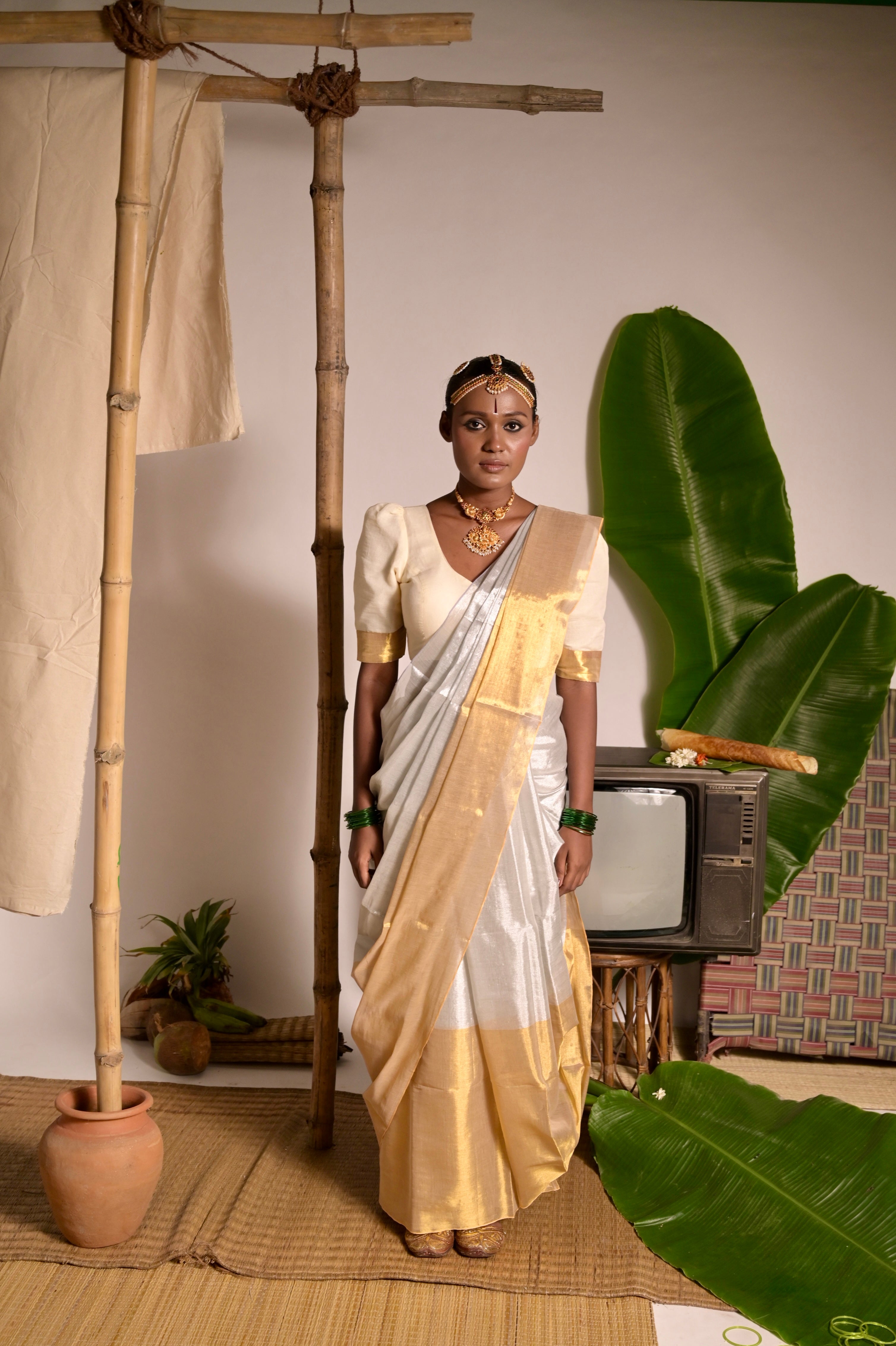 Kanakvarna I Metallic White and Gold Tissue Saree
