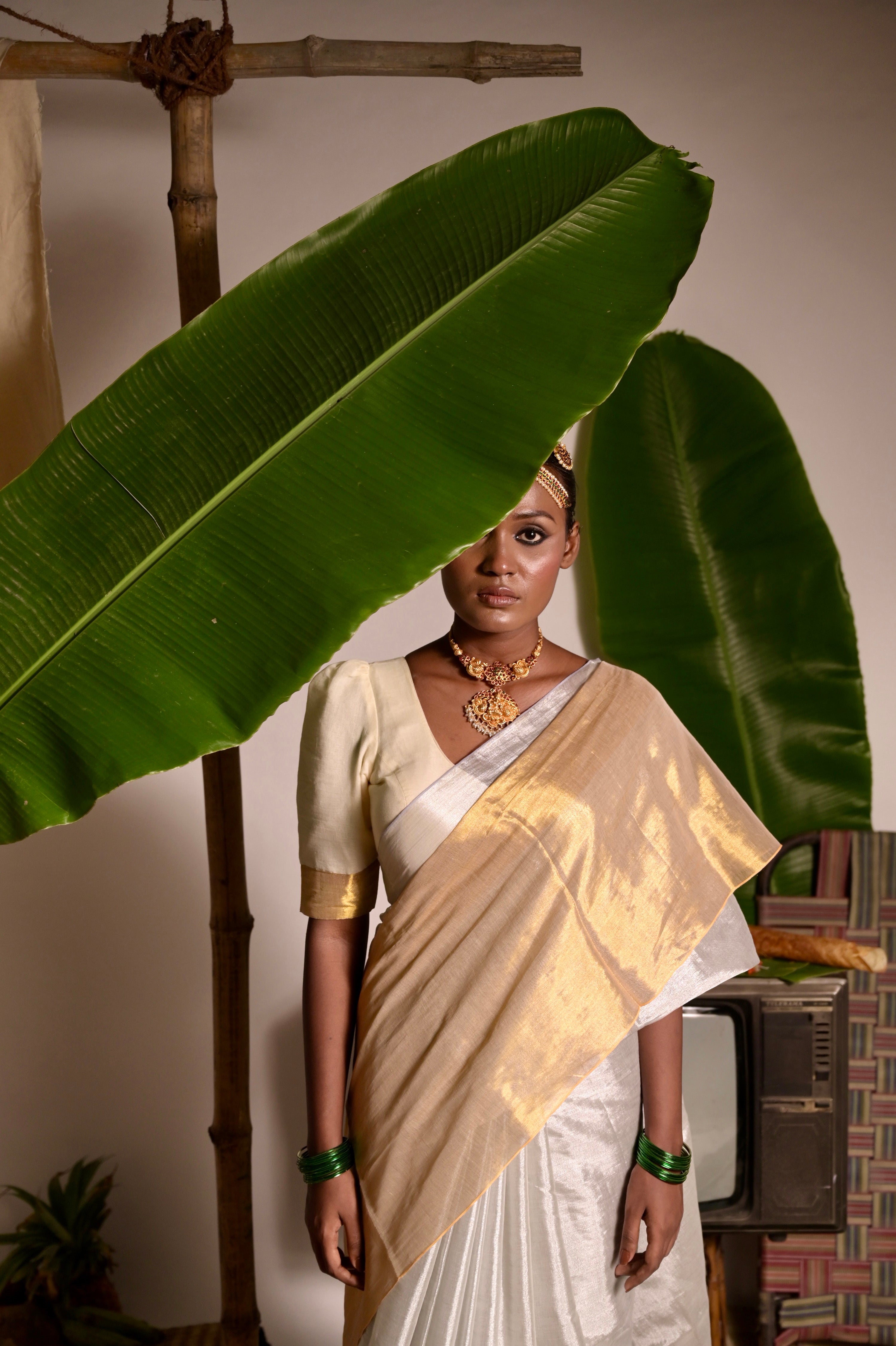 Kanakvarna I Metallic White and Gold Tissue Saree