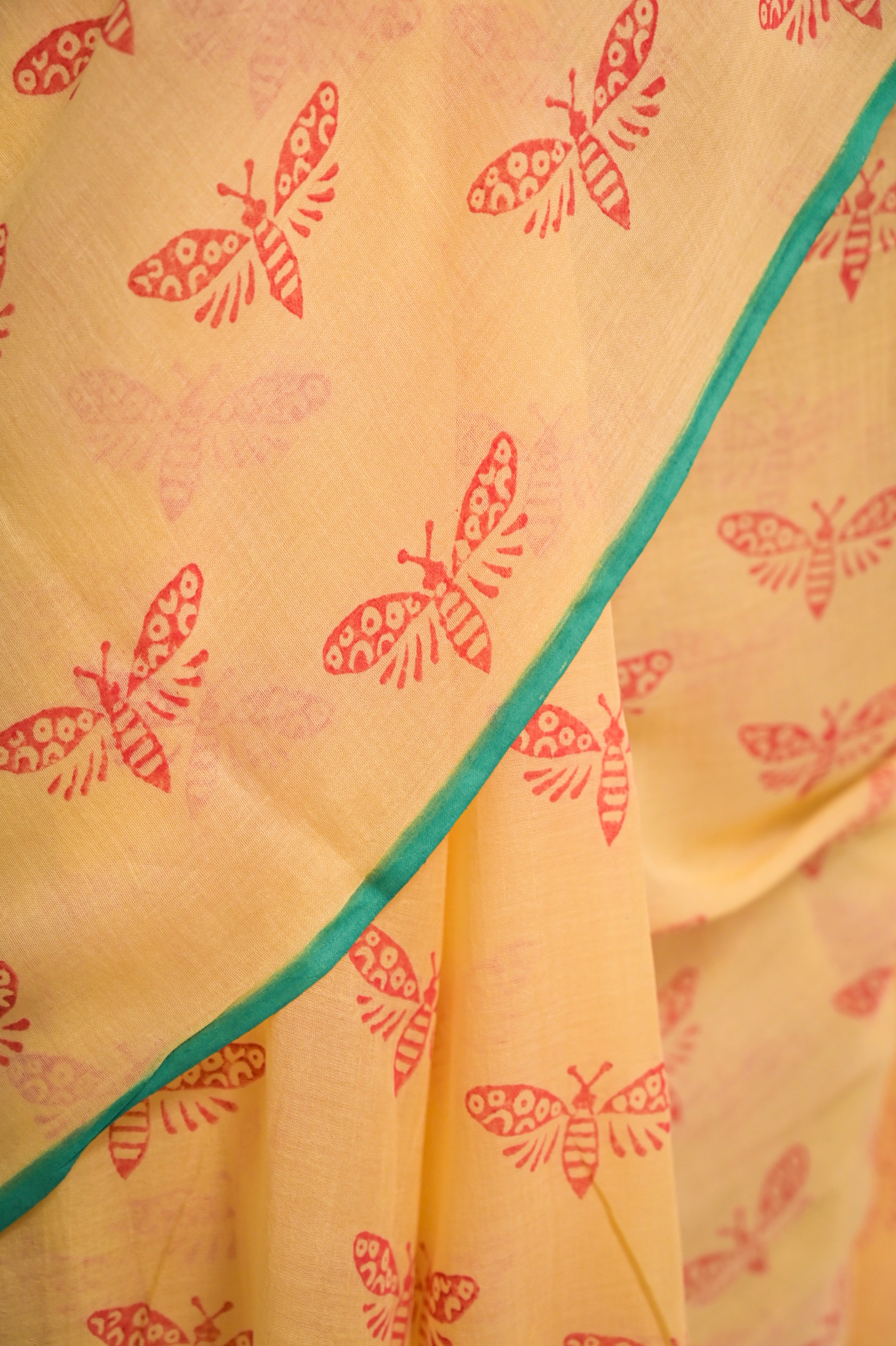 Soft Yellow Handloom Mul Cotton Saree with Hand-block Printed Butterfly Motifs and Ready to Wear Dual Colour Handloom Mul Cotton Blouse Combo(Flutterfly+Titli)