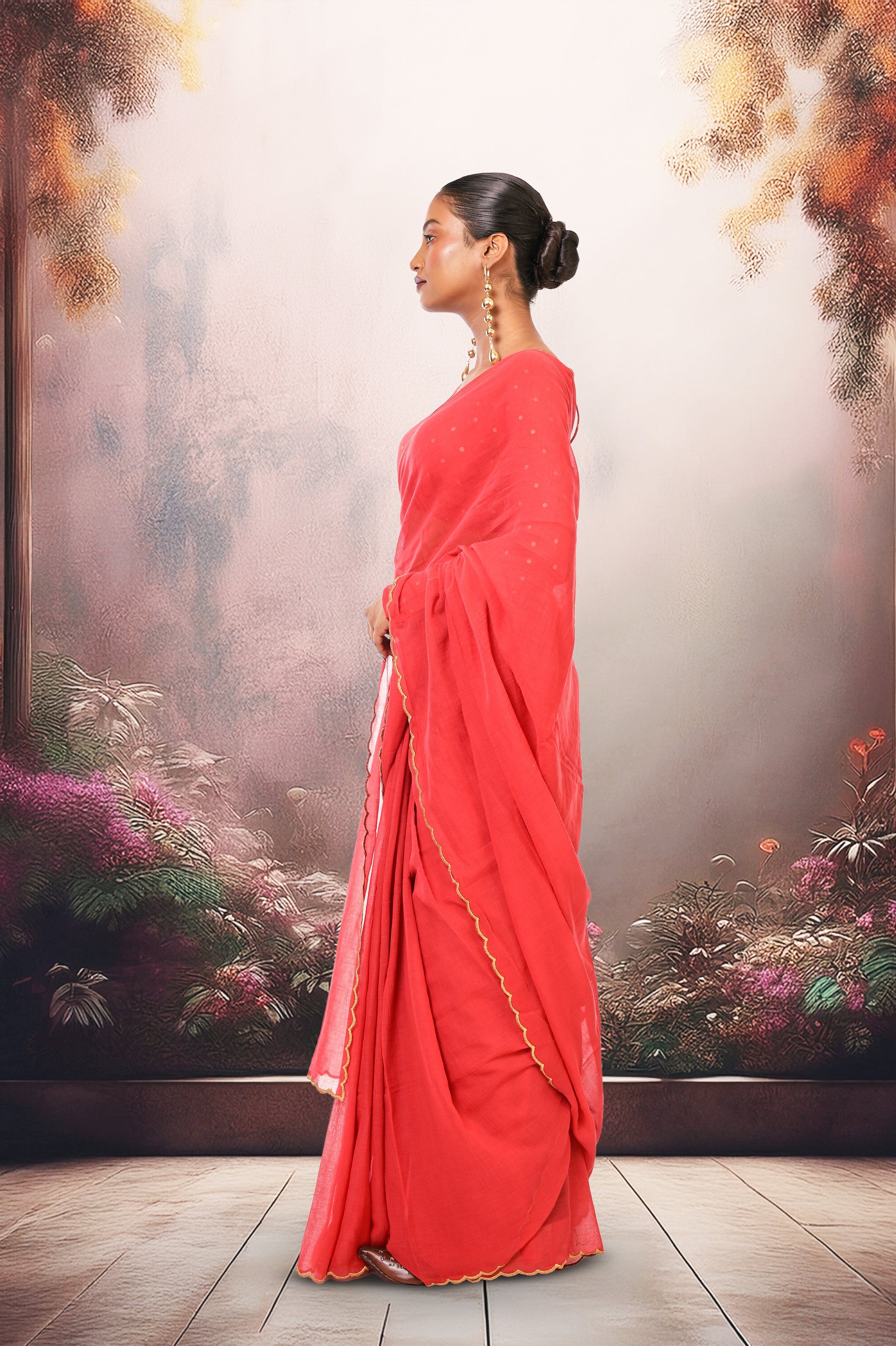 red-handloom-golden-hand-scalloped-border-saree
