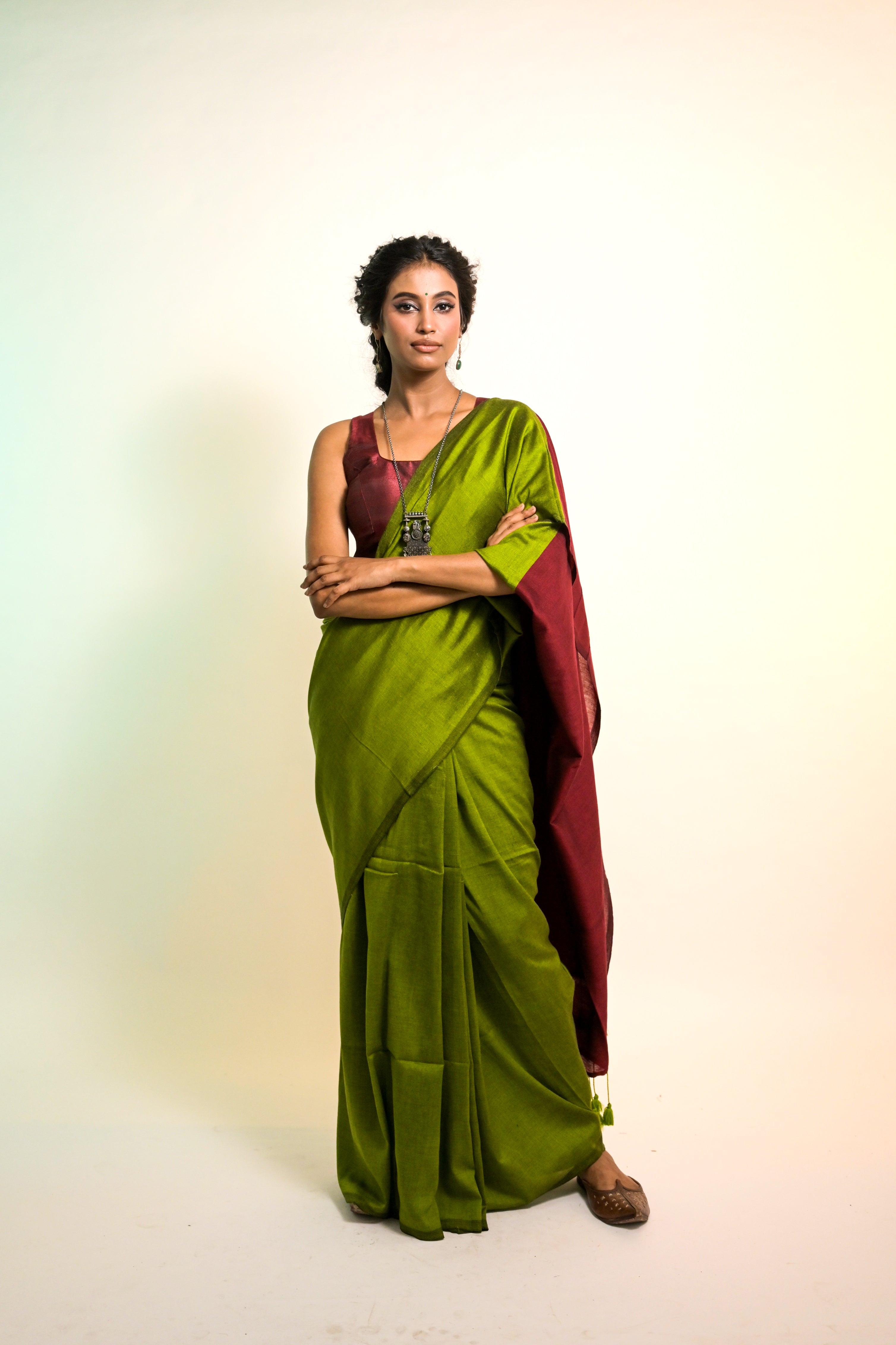 Geet Suhani I Olive Green Handloom Cotton Acrylic Saree