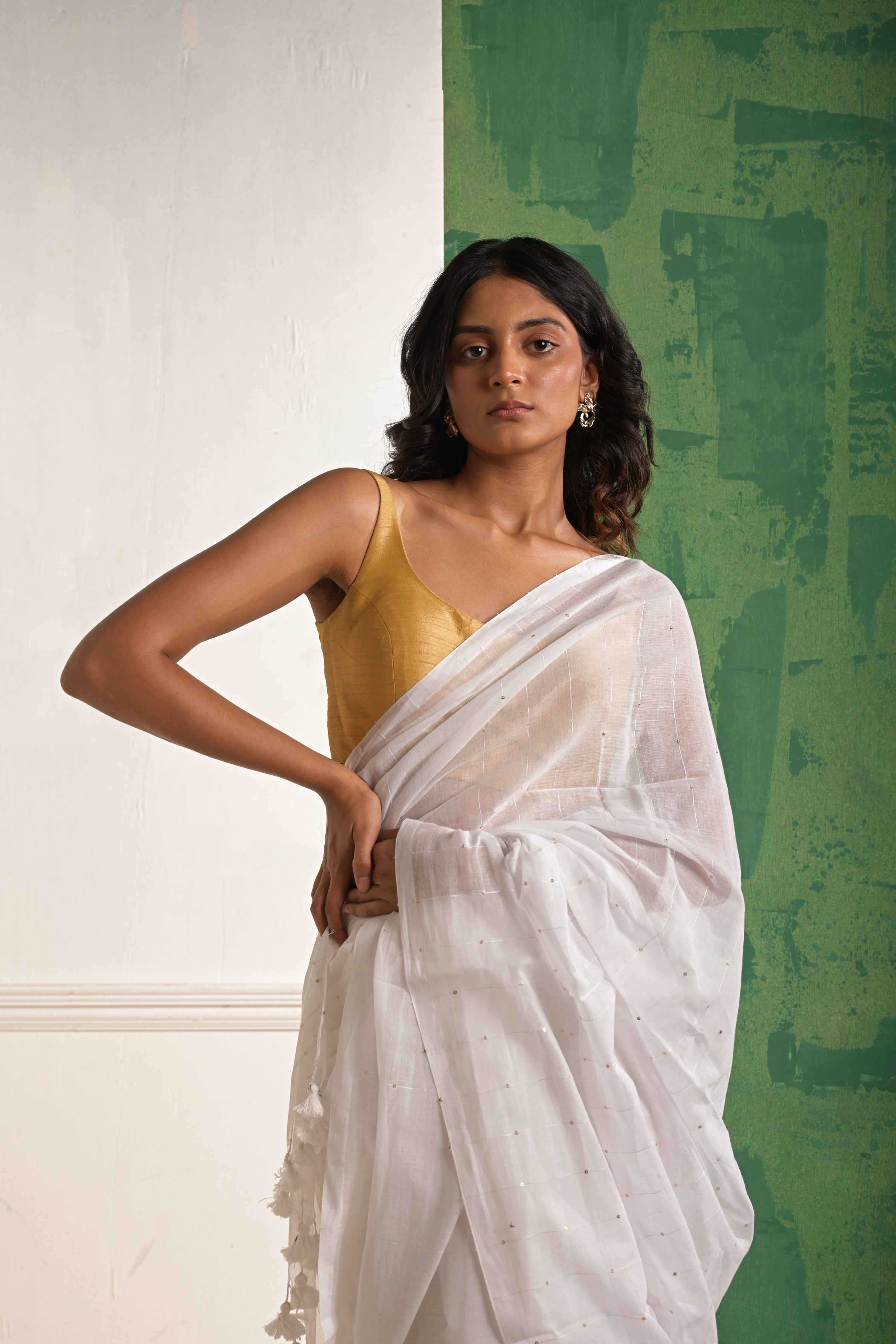 white-mul-cotton-saree-with-tassels