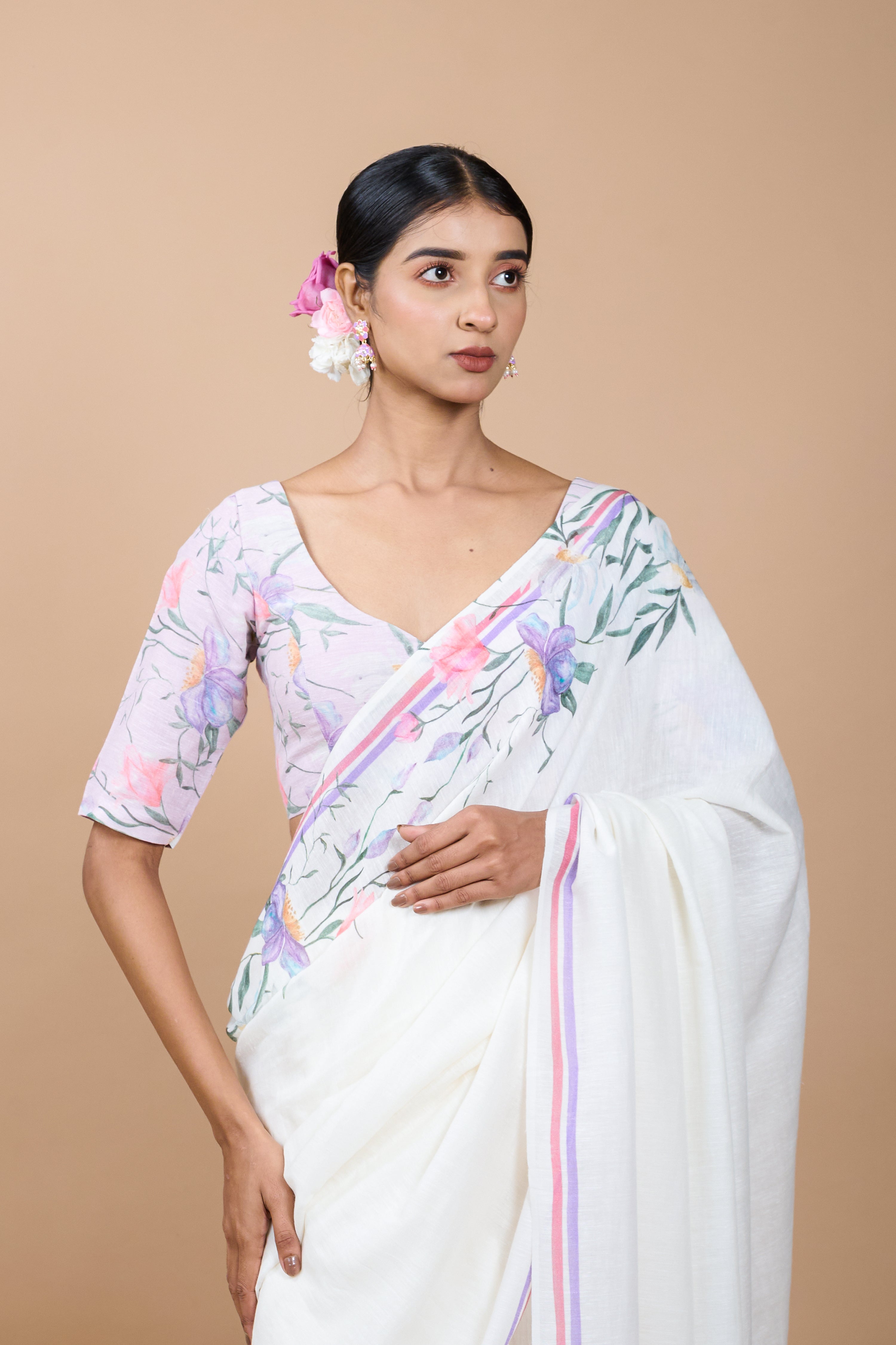 Mallika I White Handloom Linen Floral Printed Saree