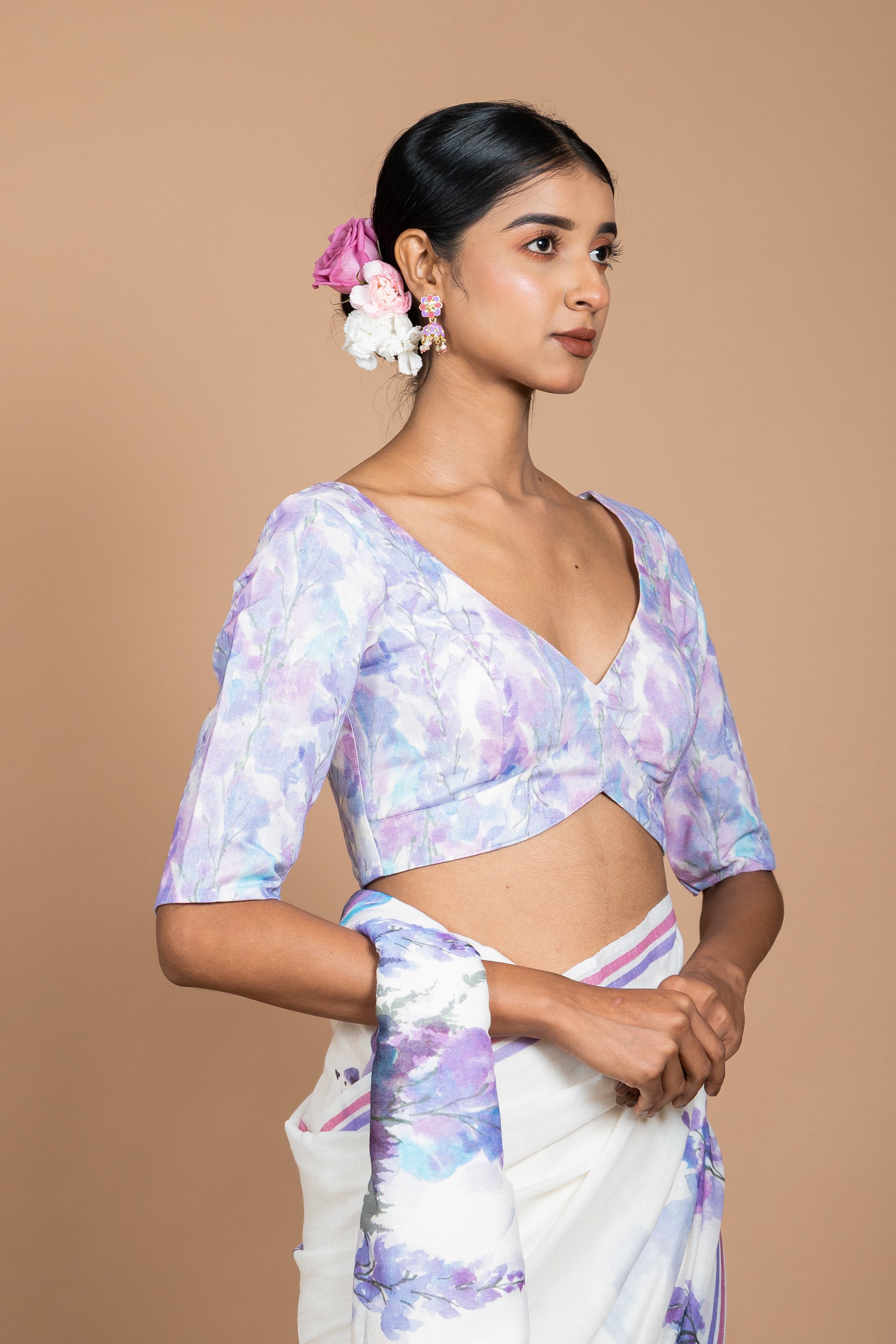 White Handwoven linen scenic printed saree with ready to wear floral printed designer blouse combo(Neelkuranji + Juhi)
