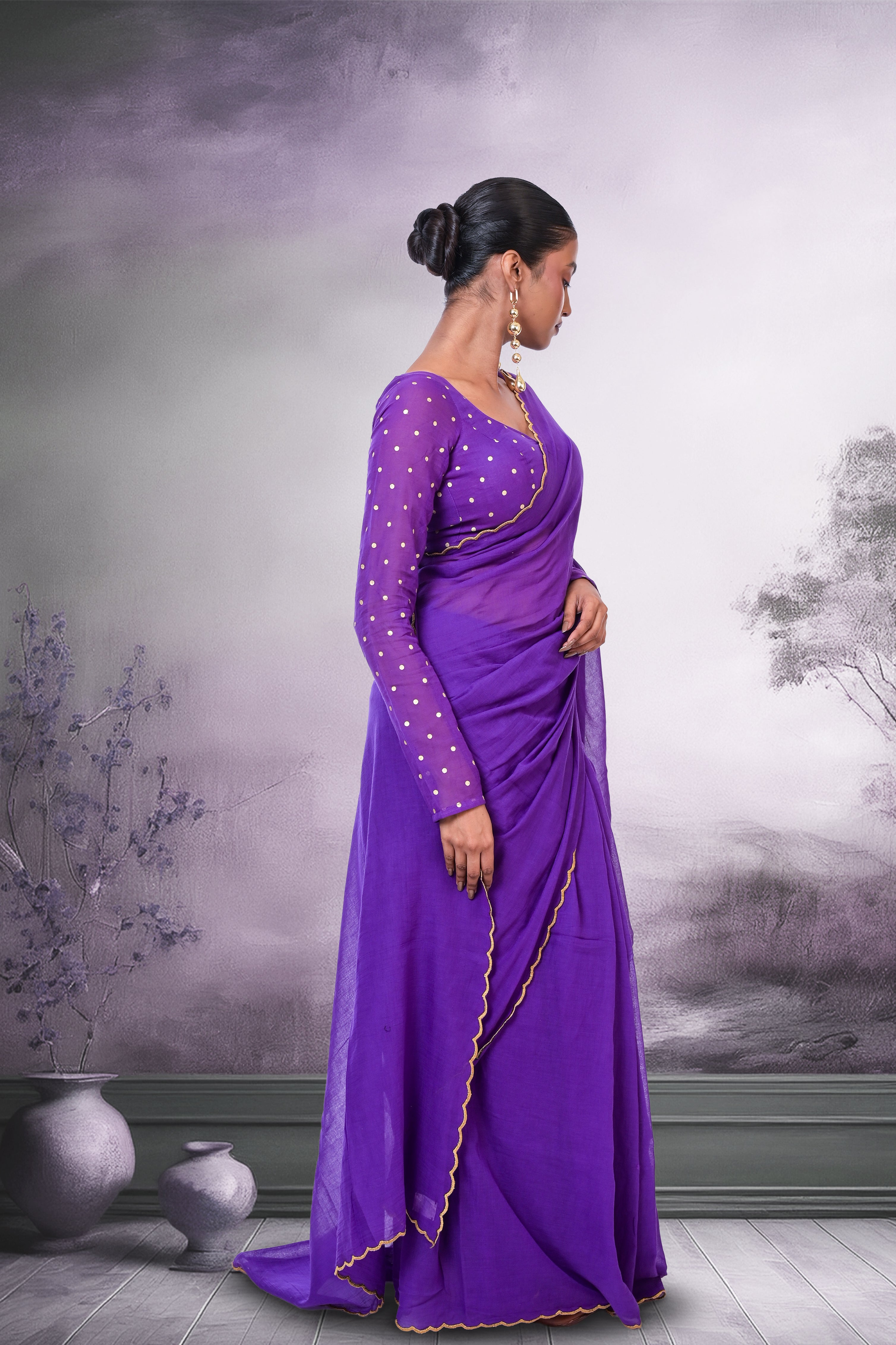 purple-saree-with-golden-hand-scalloped-border
