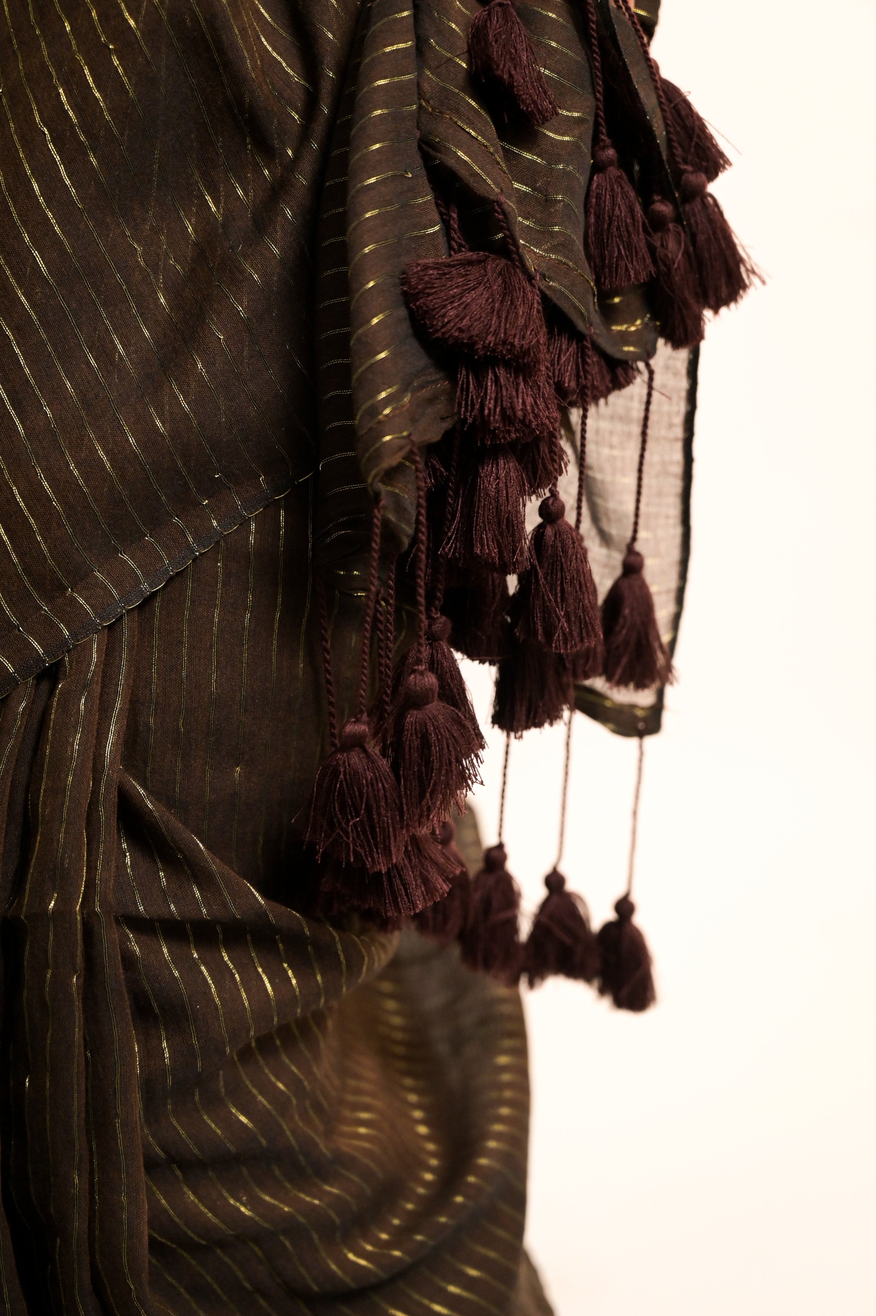 Dark Brown Handloom Mul Cotton Zari Striped Saree With Black Silk Sleeveless Blouse Combo(Zari Mridang+Galaxy)