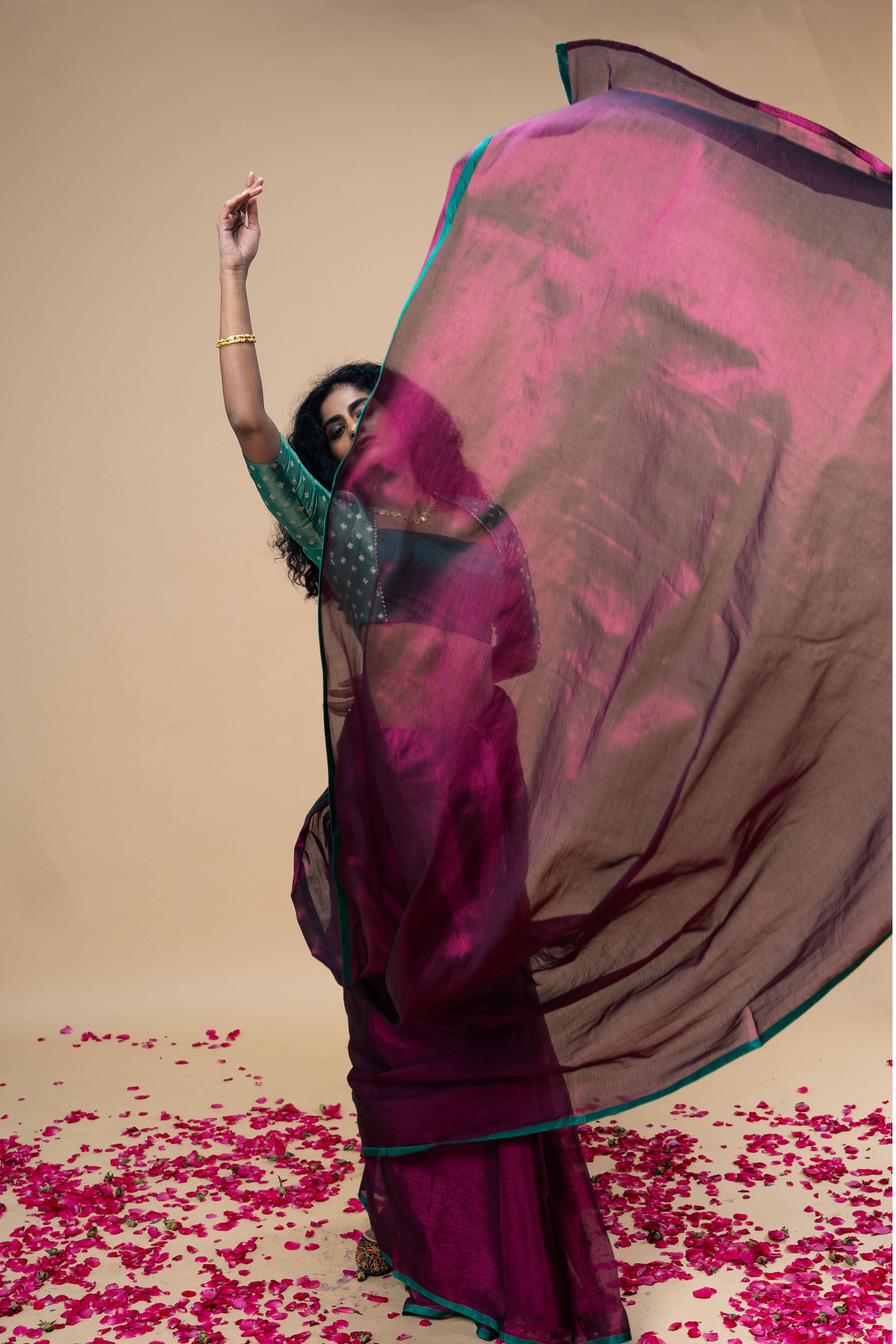 dark-pink-coloured-handwoven-tissue-saree-with-green-border