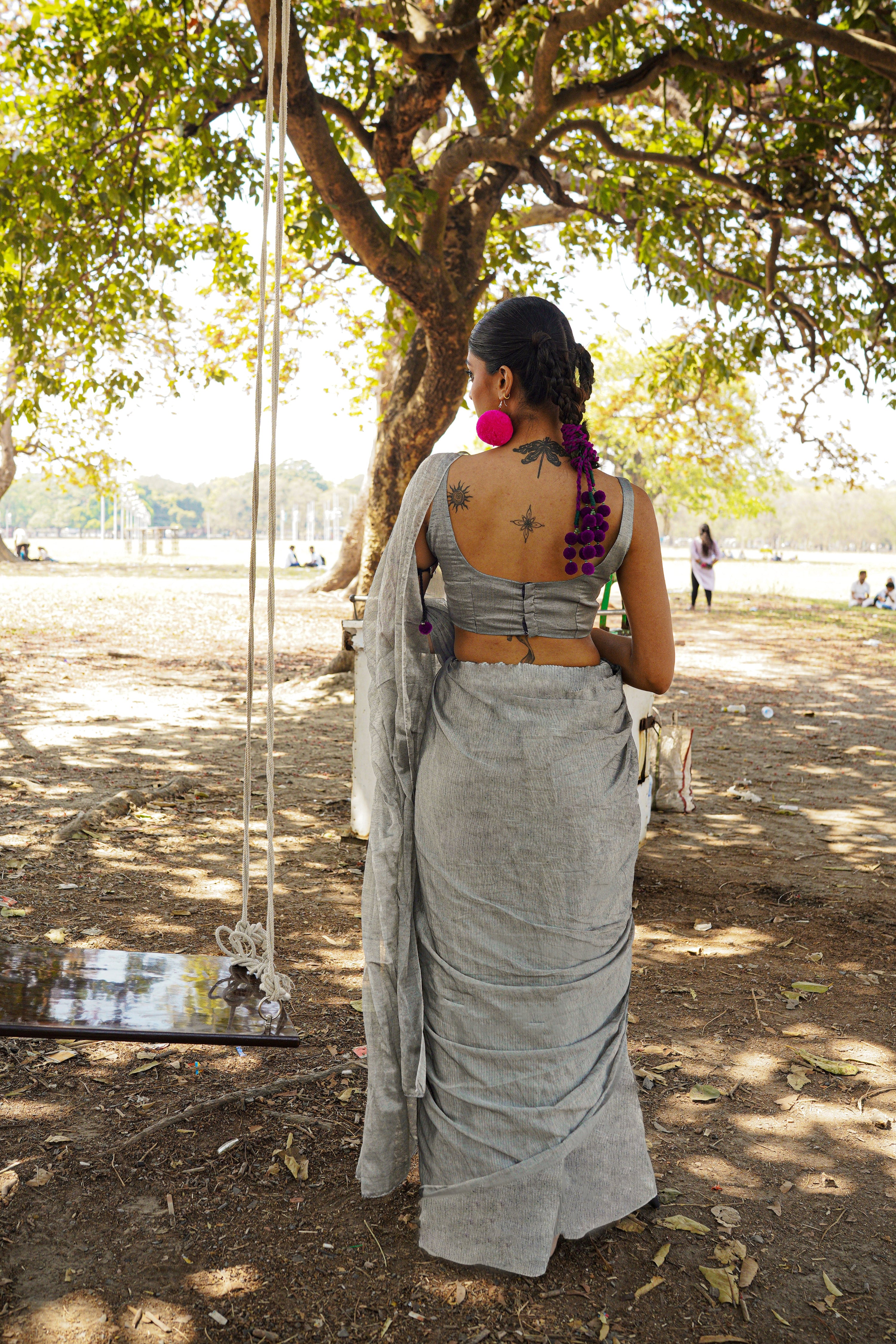 grey-colour-saree