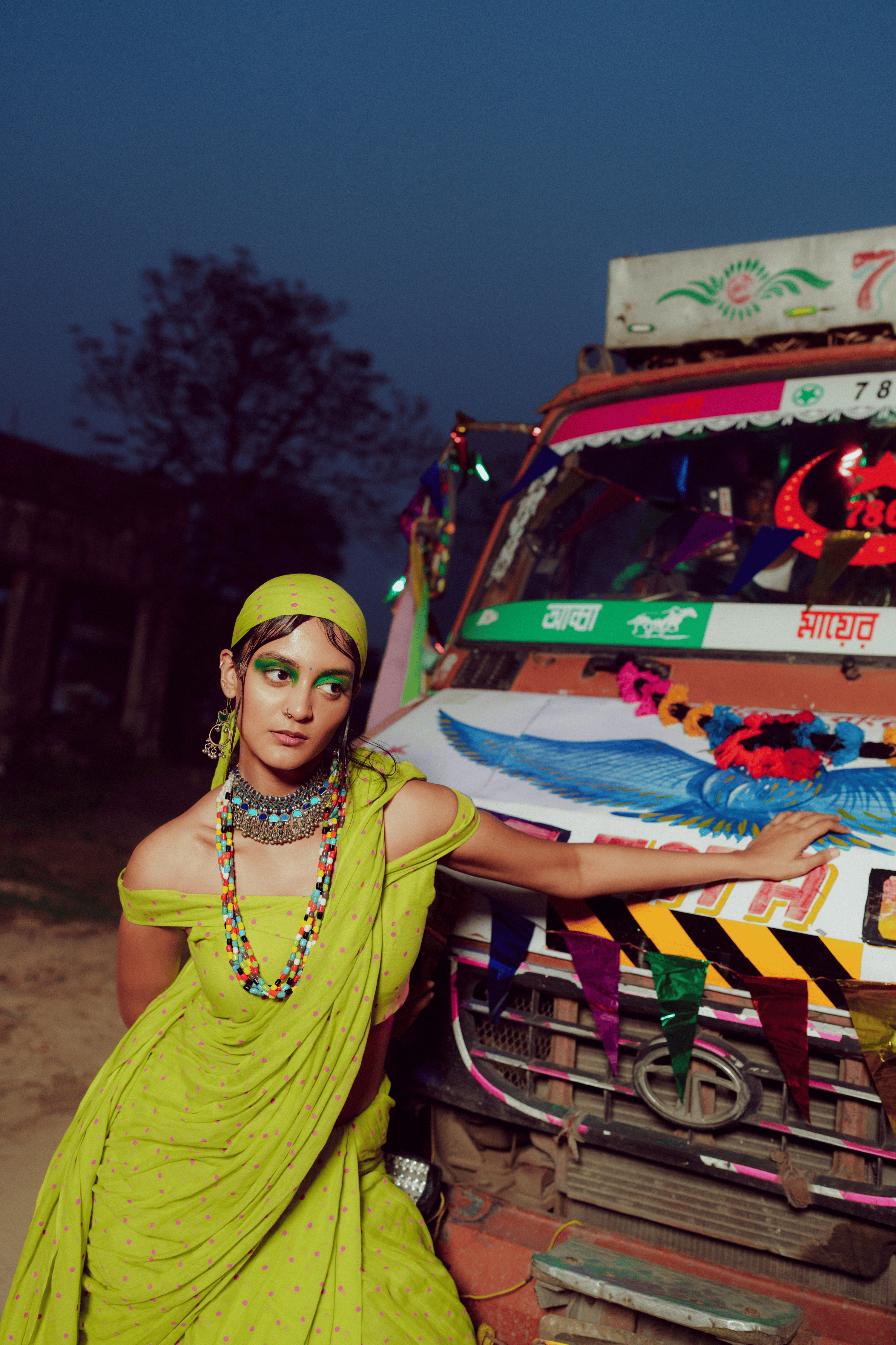 handloom-polka-dotted-mul-ottn-saree-with-tassels