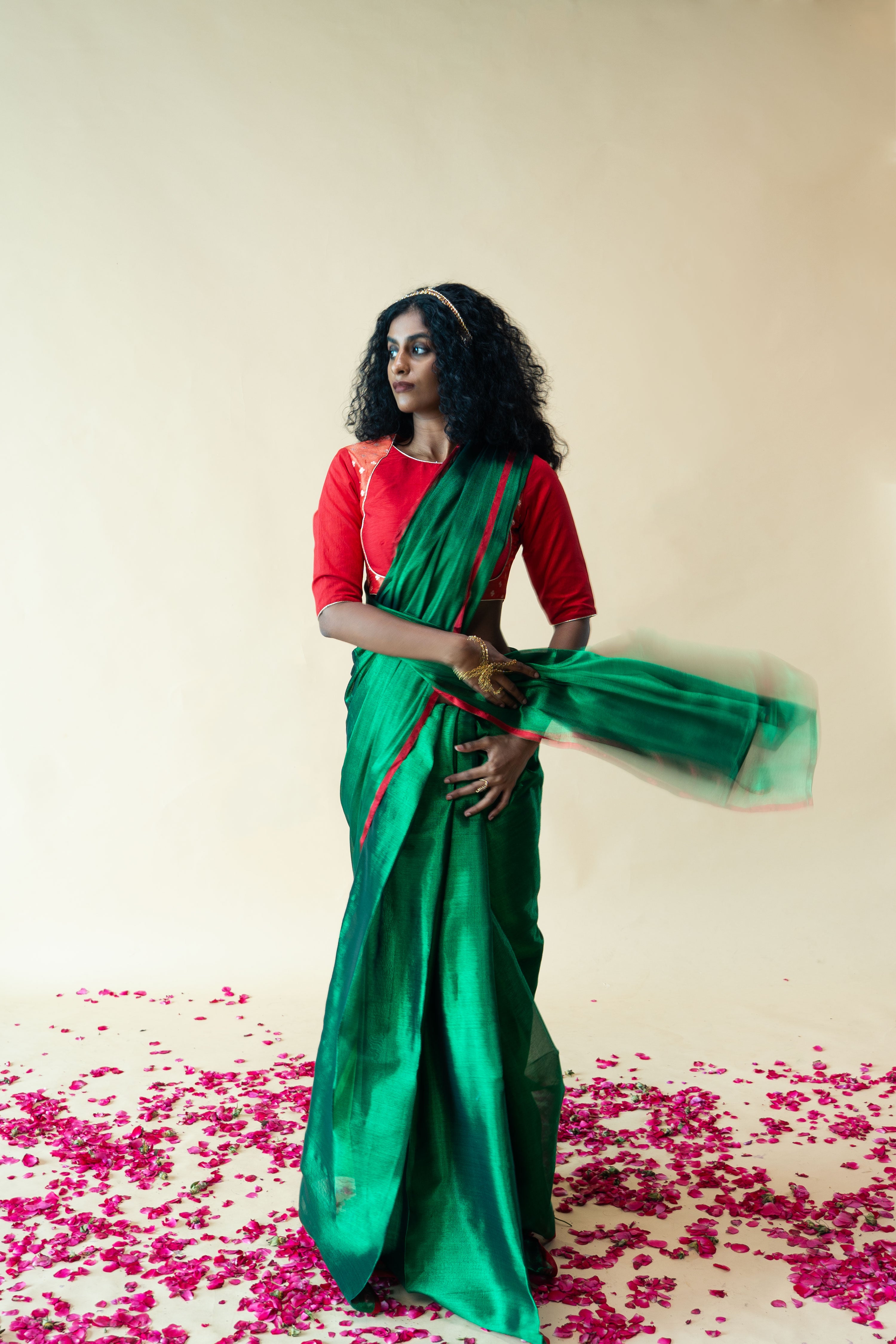 handwoven-tissue-saree-in-green-colour-in-red-border