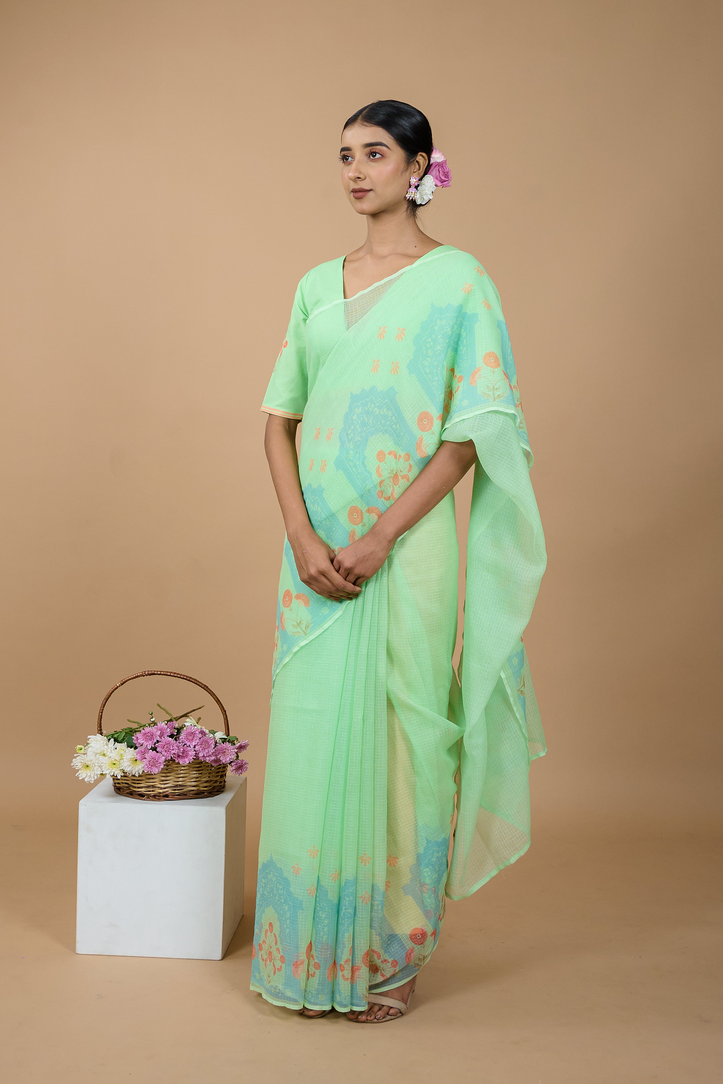mughal-gardens-inspired-printed-motifs-in-green-kota-doria-saree