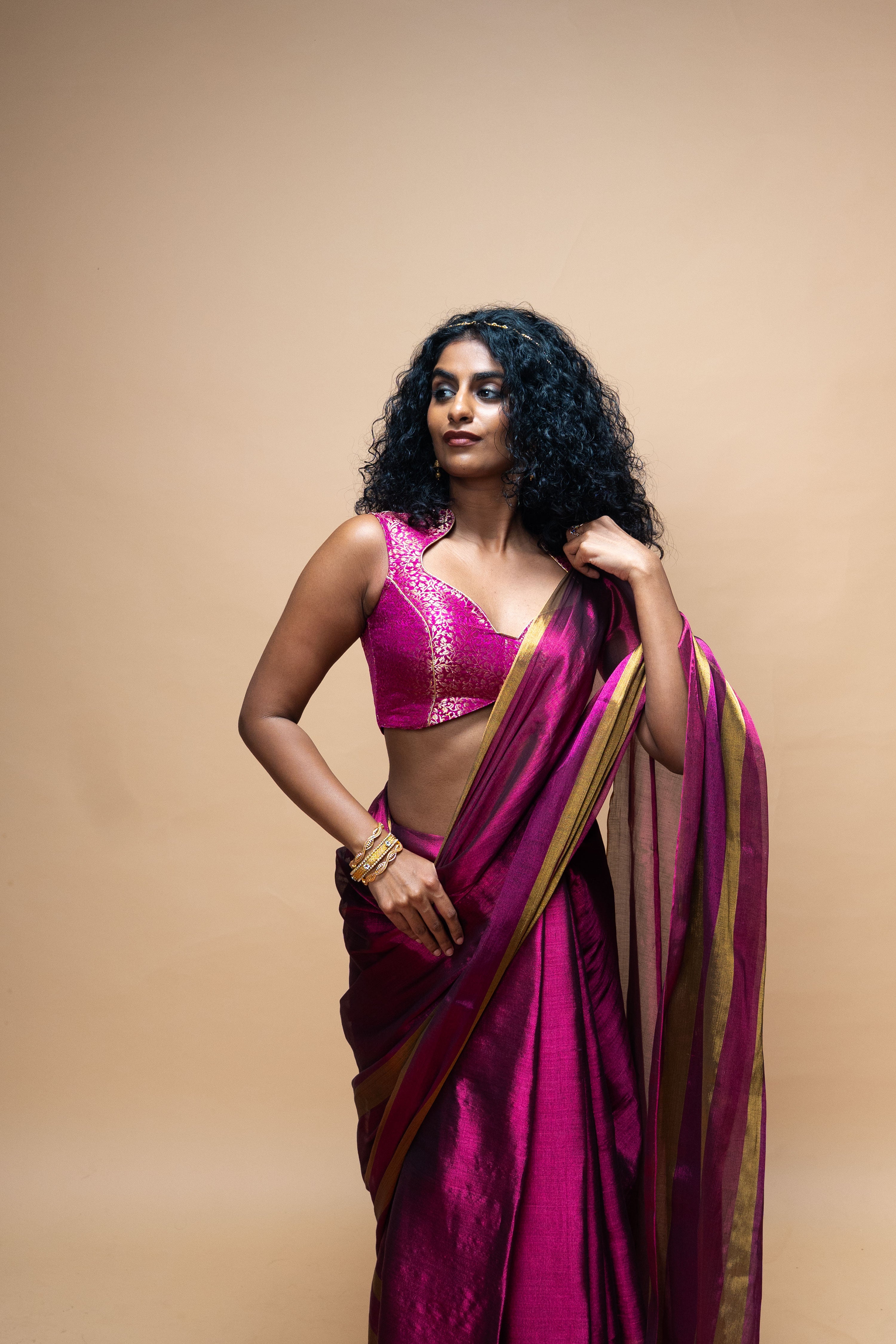 multicoloured-striped-bordered-dark-pink-saree