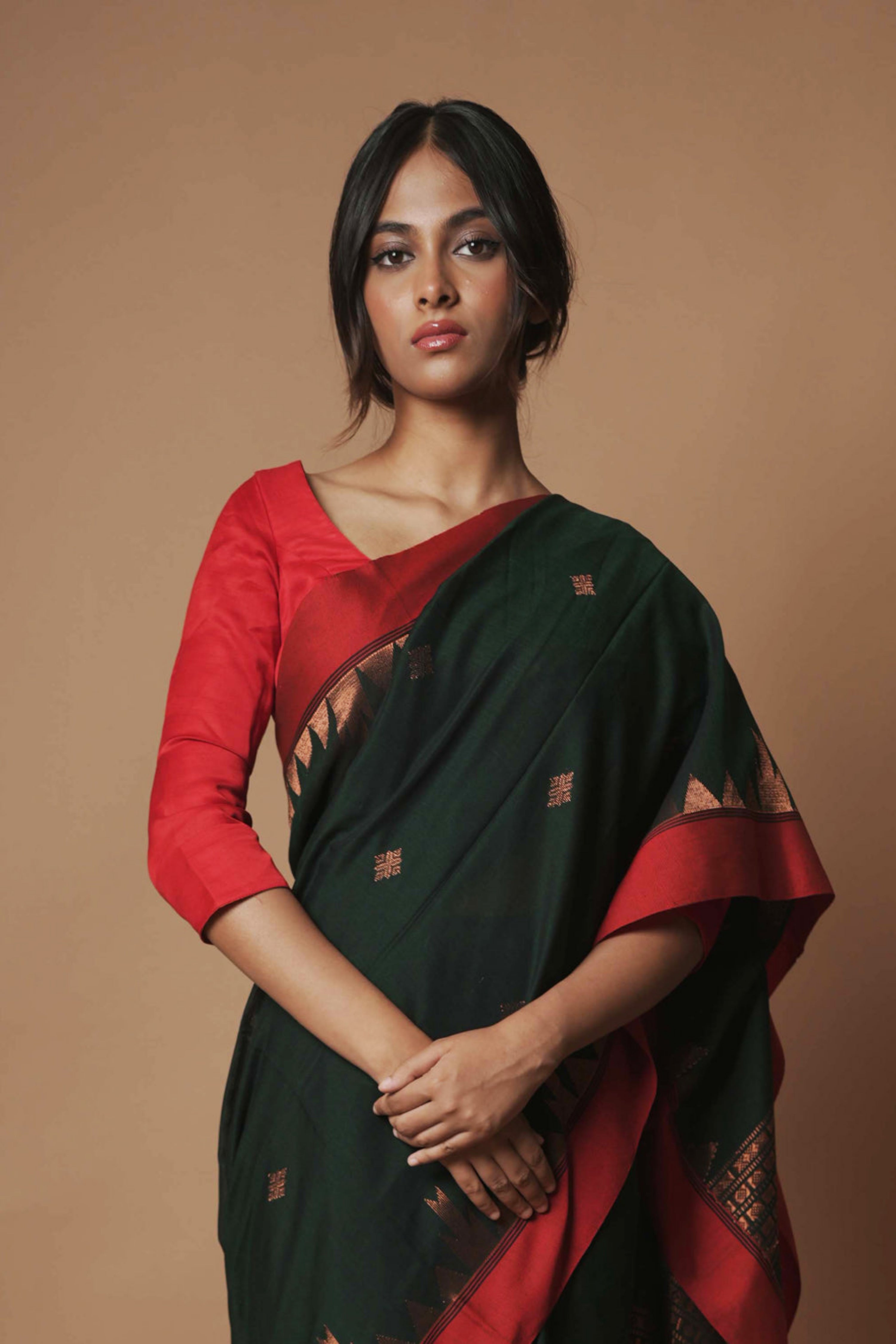 hand-woven-cotton-saree-with-zari-border