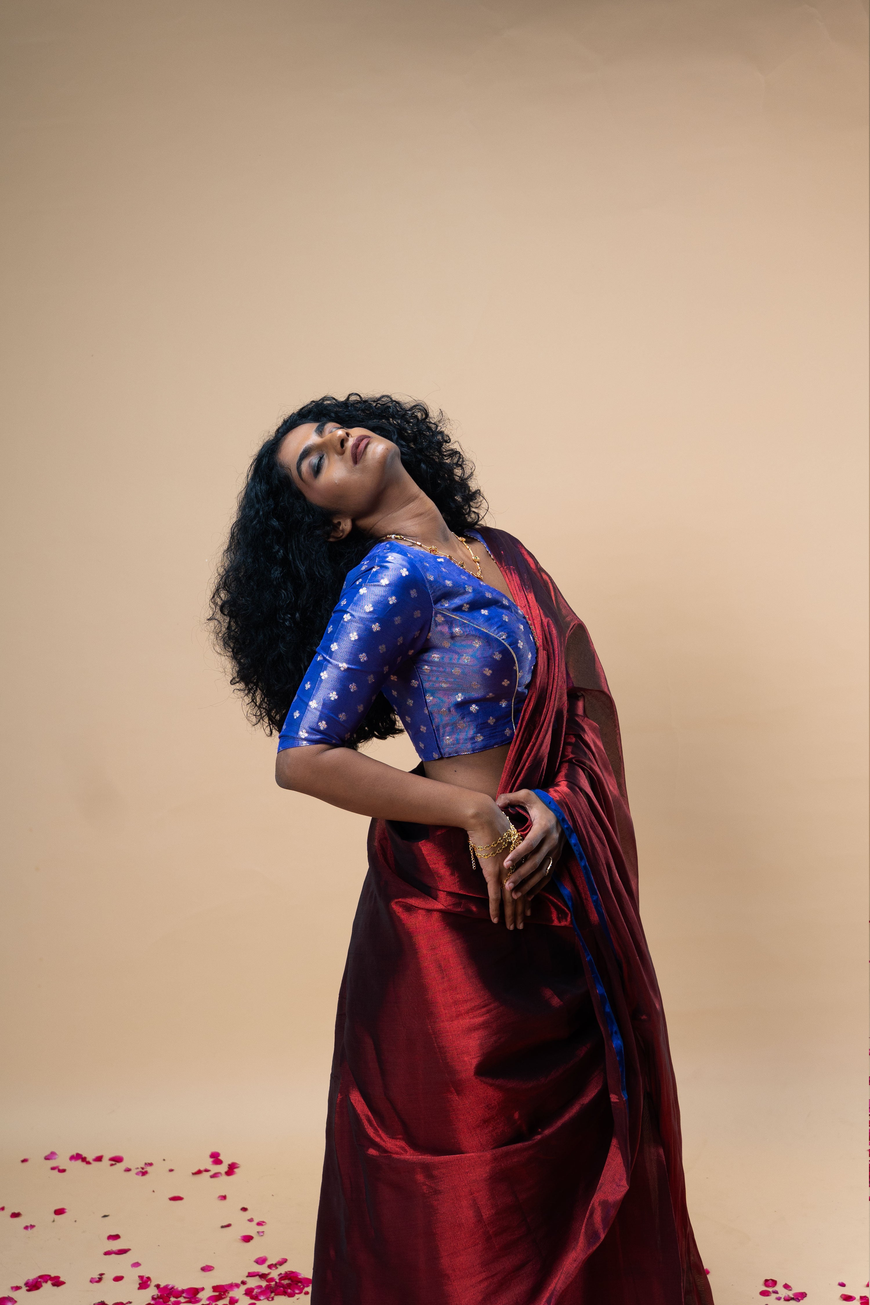red-coloured-handloom-handwoven-tissue-saree