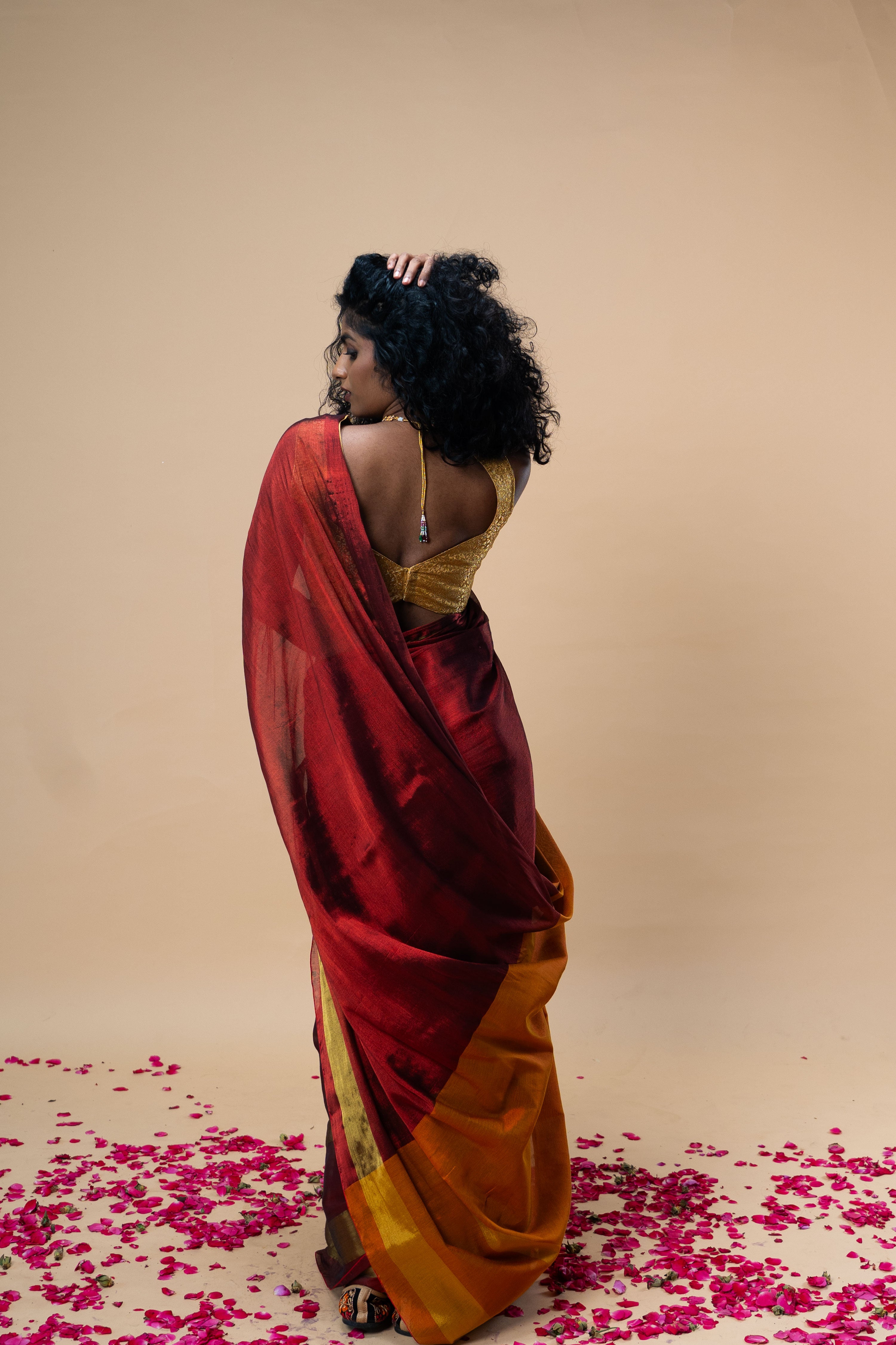 red-golden-coloured-handwoven-tissue-saree