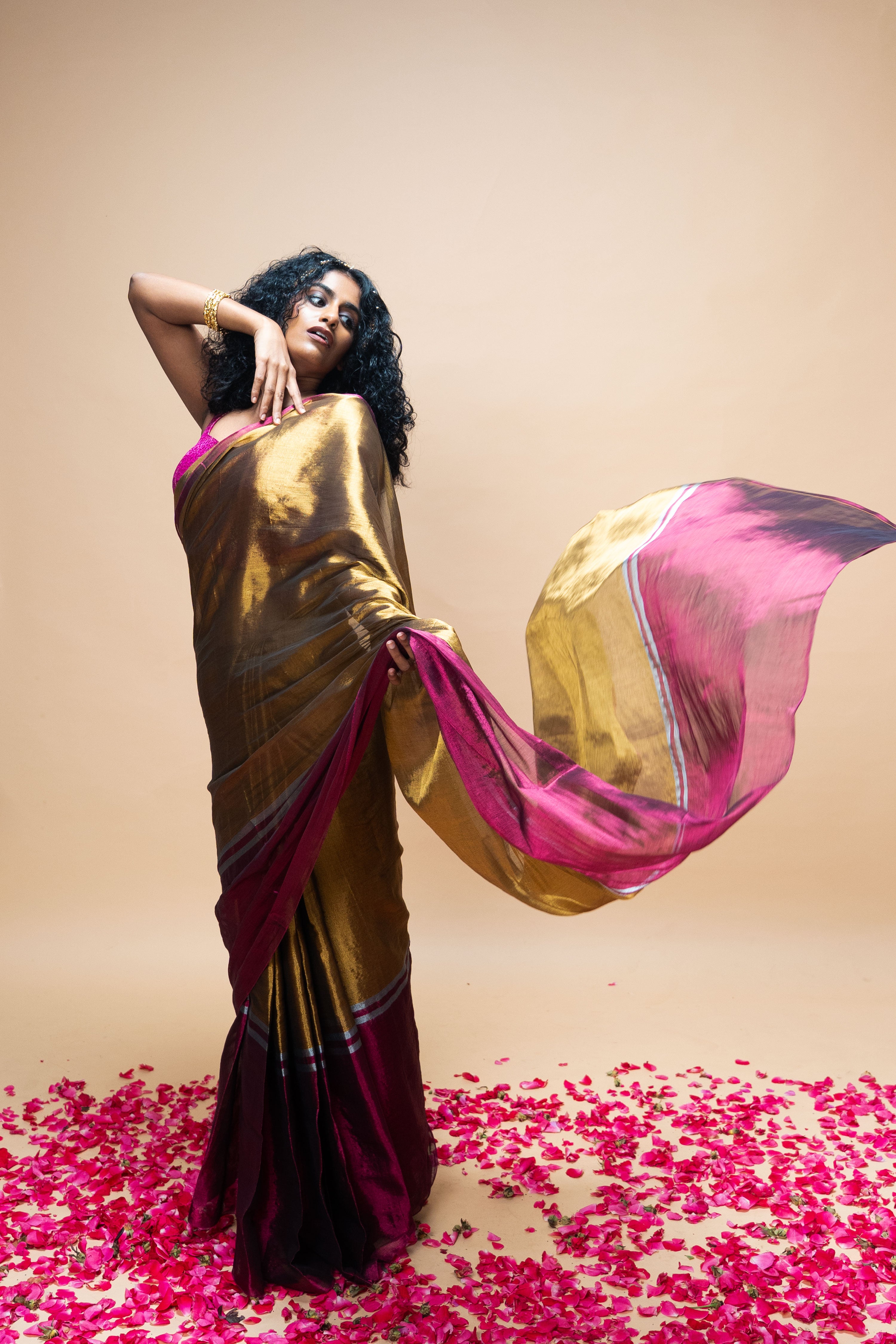 silver-and-pink-striped-bordered-tissue-saree