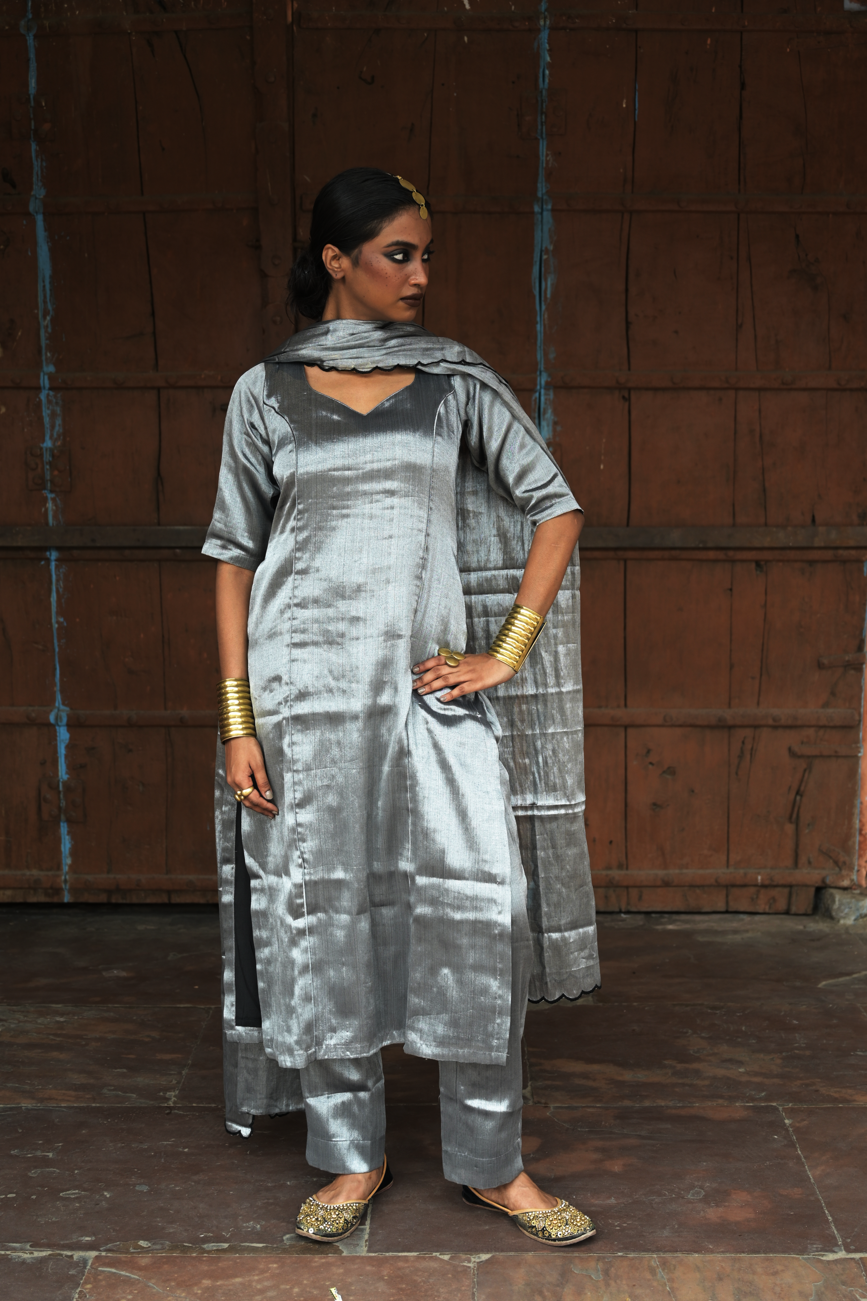 Vyomaya I Silver Handloom Tissue Kurti Pant Set with Dupatta