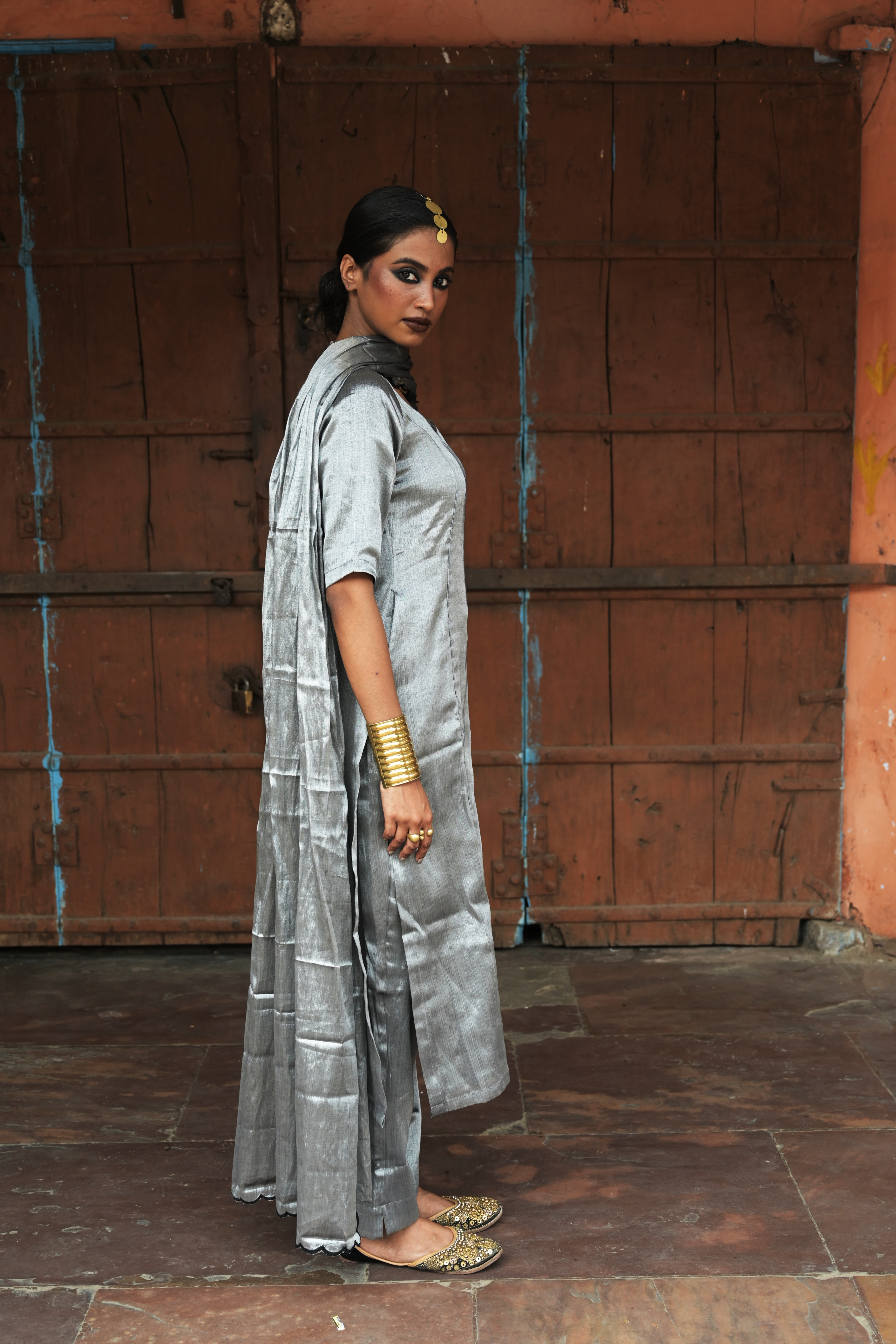 Vyomaya I Silver Handloom Tissue Kurti Pant Set with Dupatta