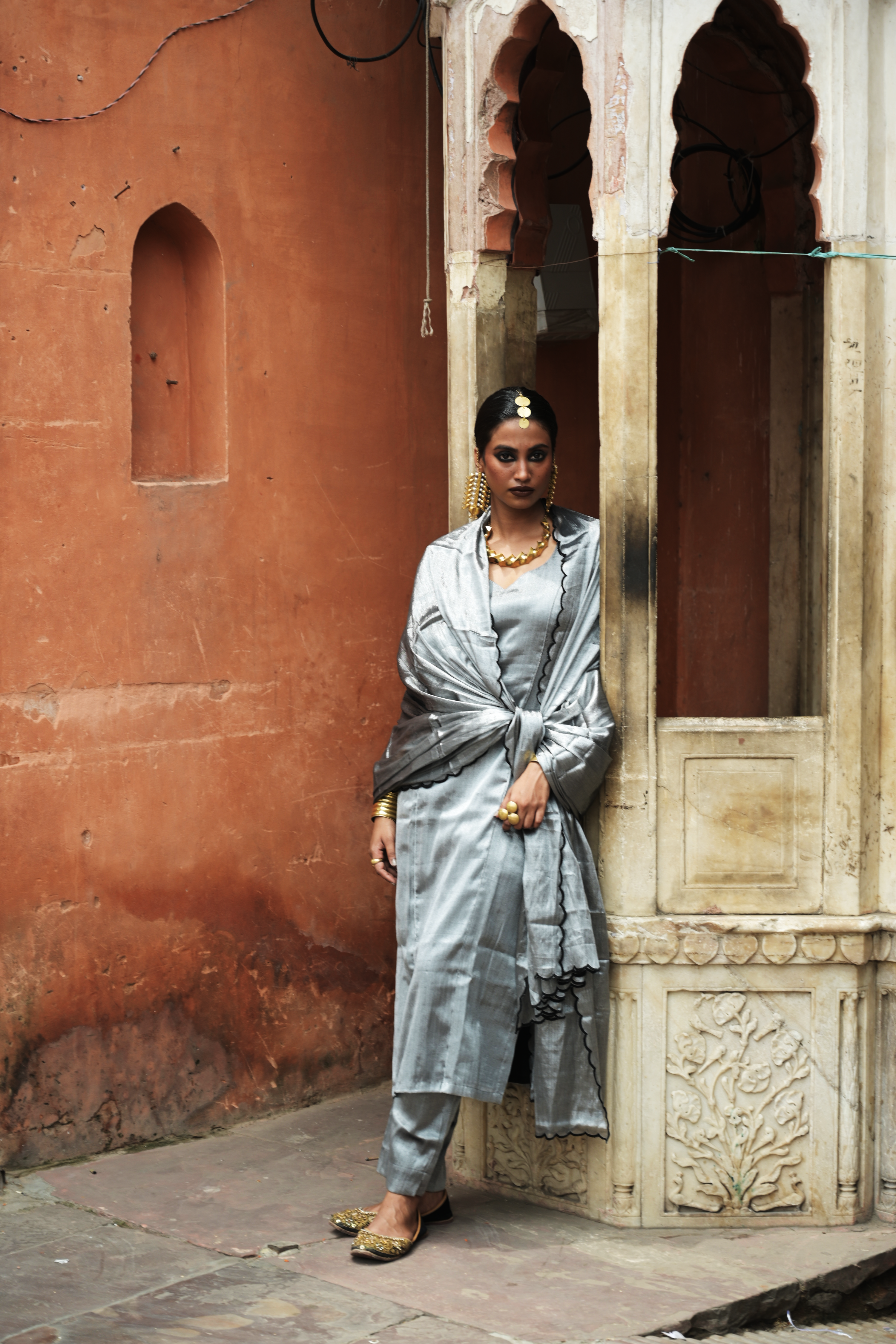 Vyomaya I Silver Handloom Tissue Kurti Pant Set with Dupatta